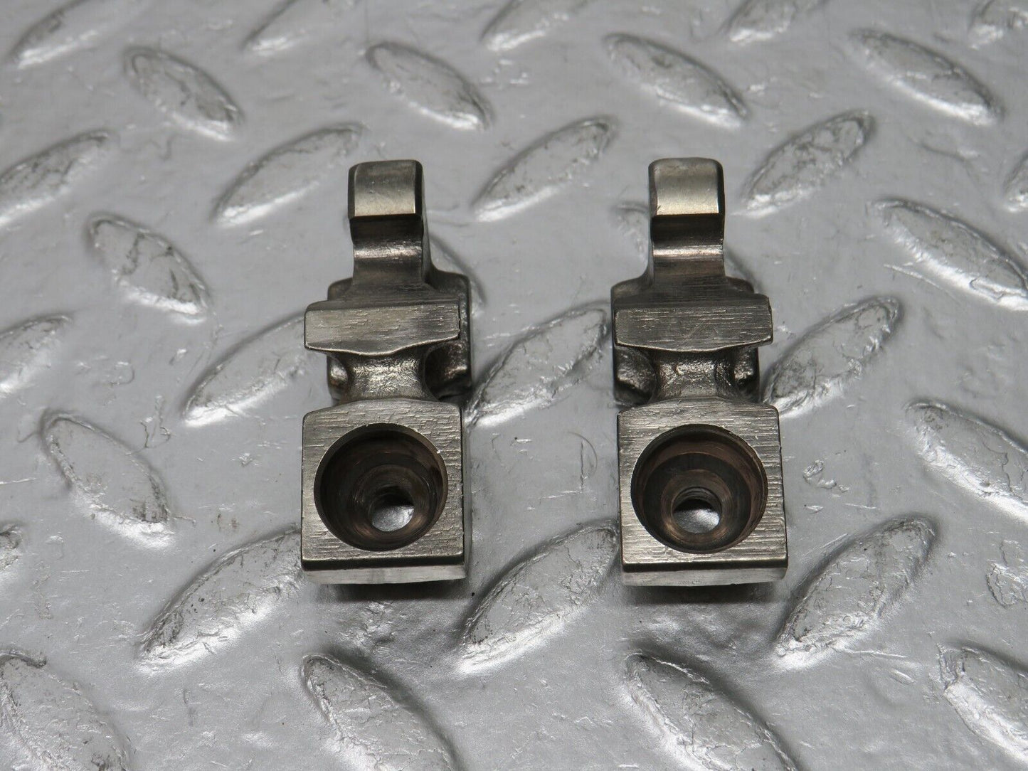 33008 Mercedes-Benz C107 R107 350 V8 Valve Rocker Arm With Spring & Tappet