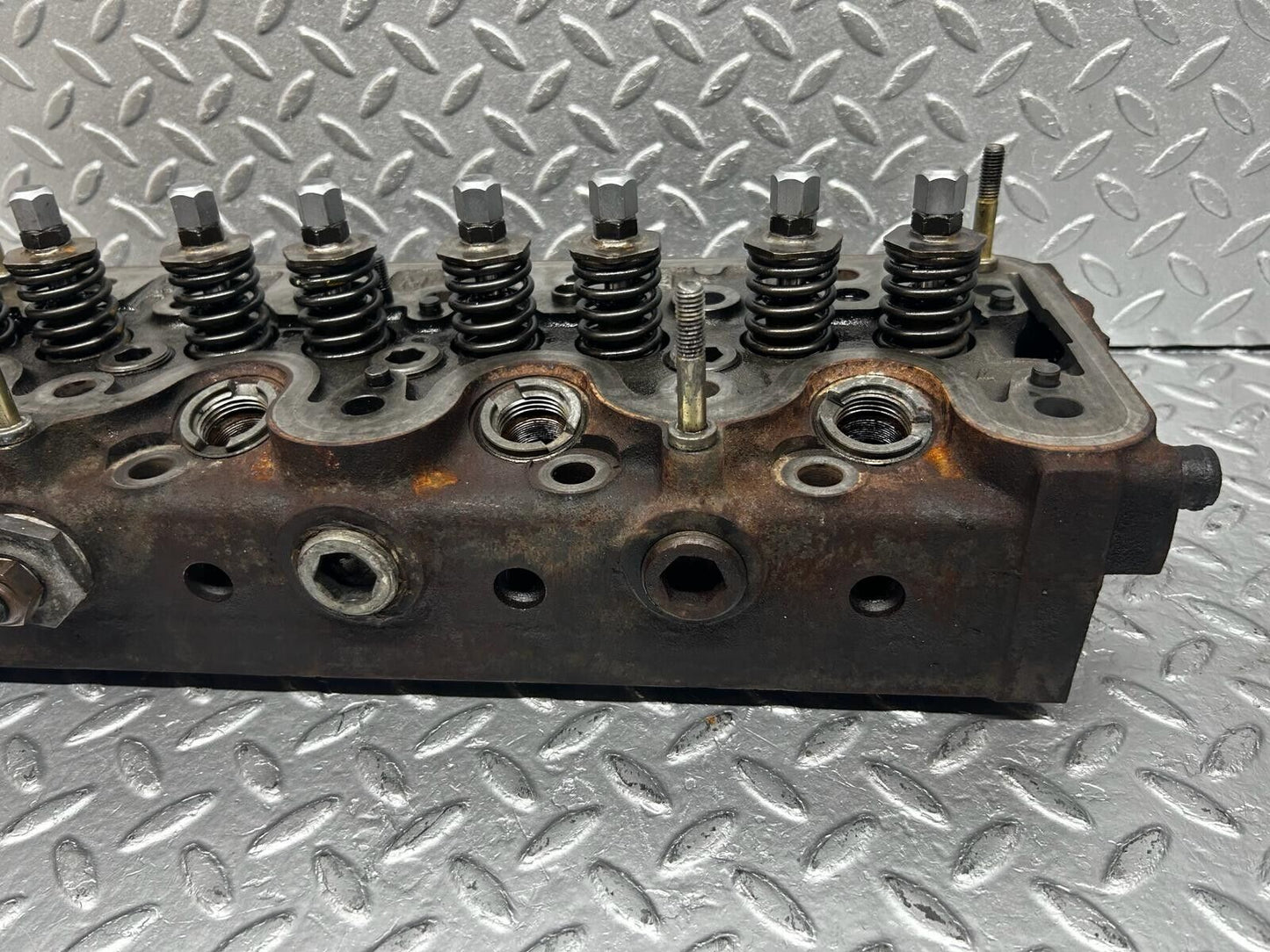 40643 Mercedes-Benz W123 240D Cylinder Head