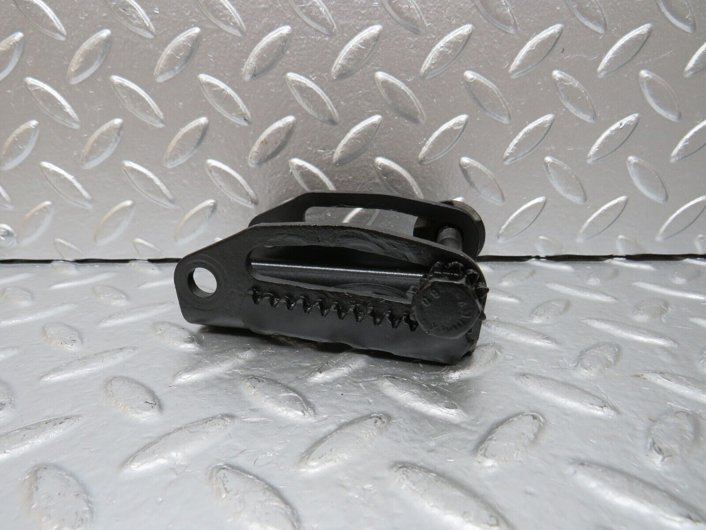 25553 Mercedes-Benz W123 200 Alternator Generator Bracket