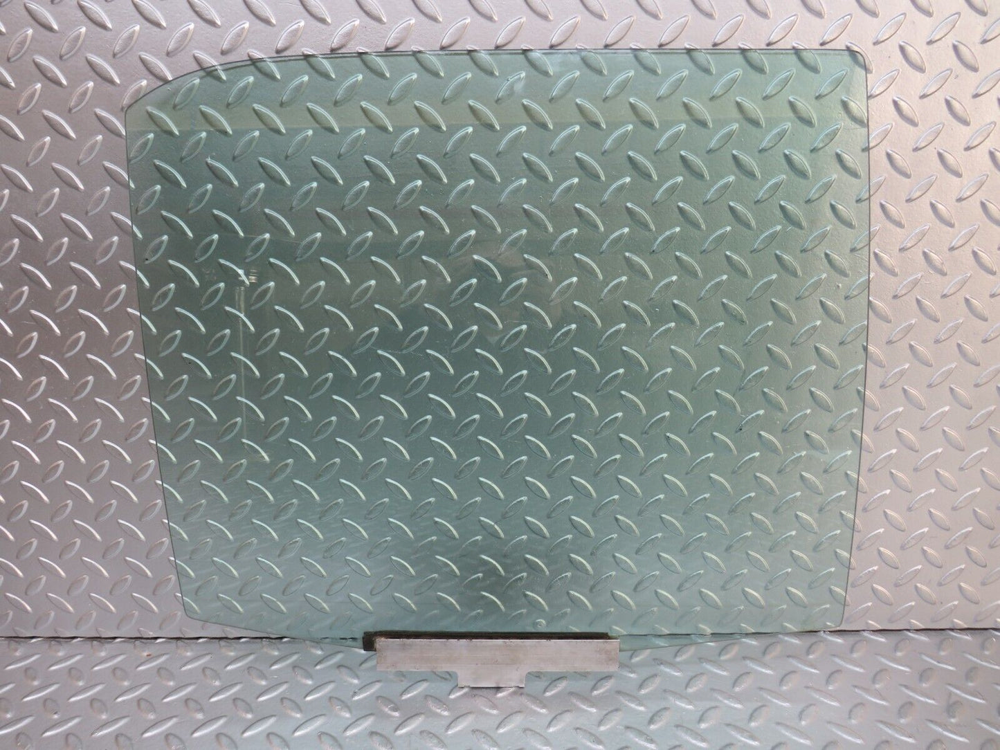 29260 Mercedes-Benz W124 230E Rear Right Door Window Glass