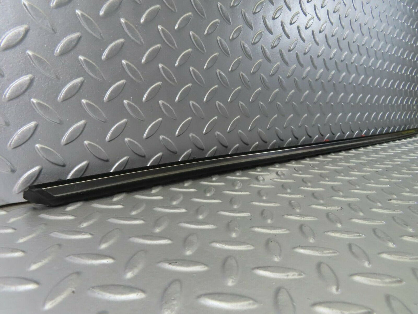 10251 Mercedes-Benz W123 Rear Left Door Centre Moulding Trim