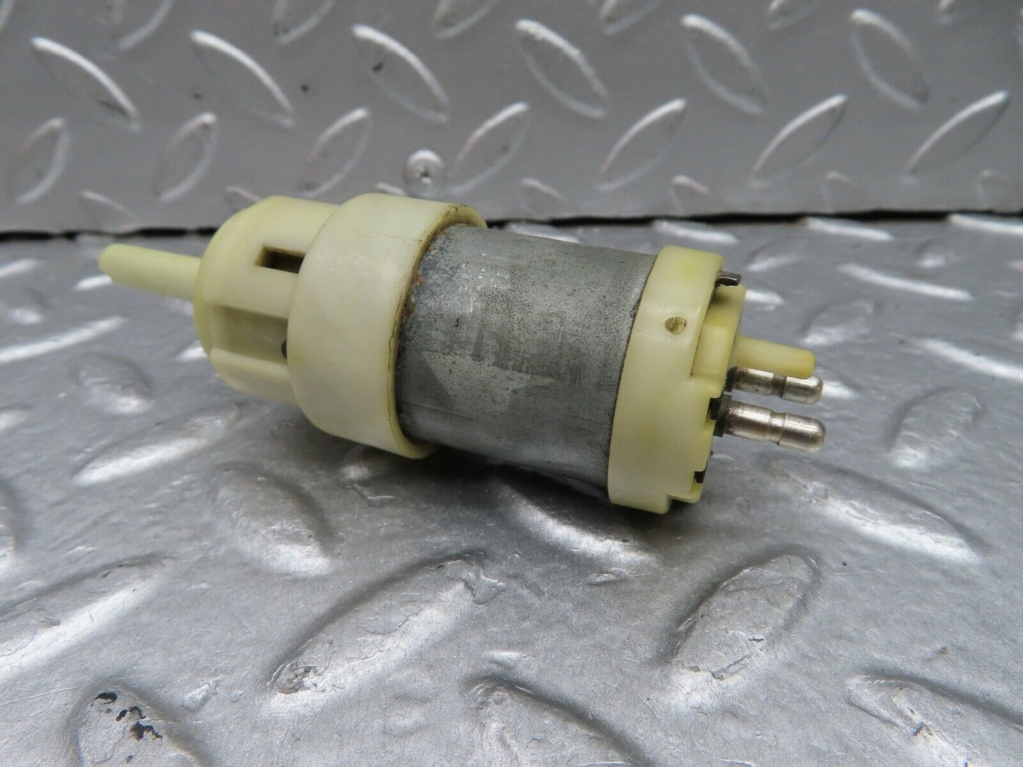 18115 Mercedes-Benz W123 200 Windscreen Washer Pump