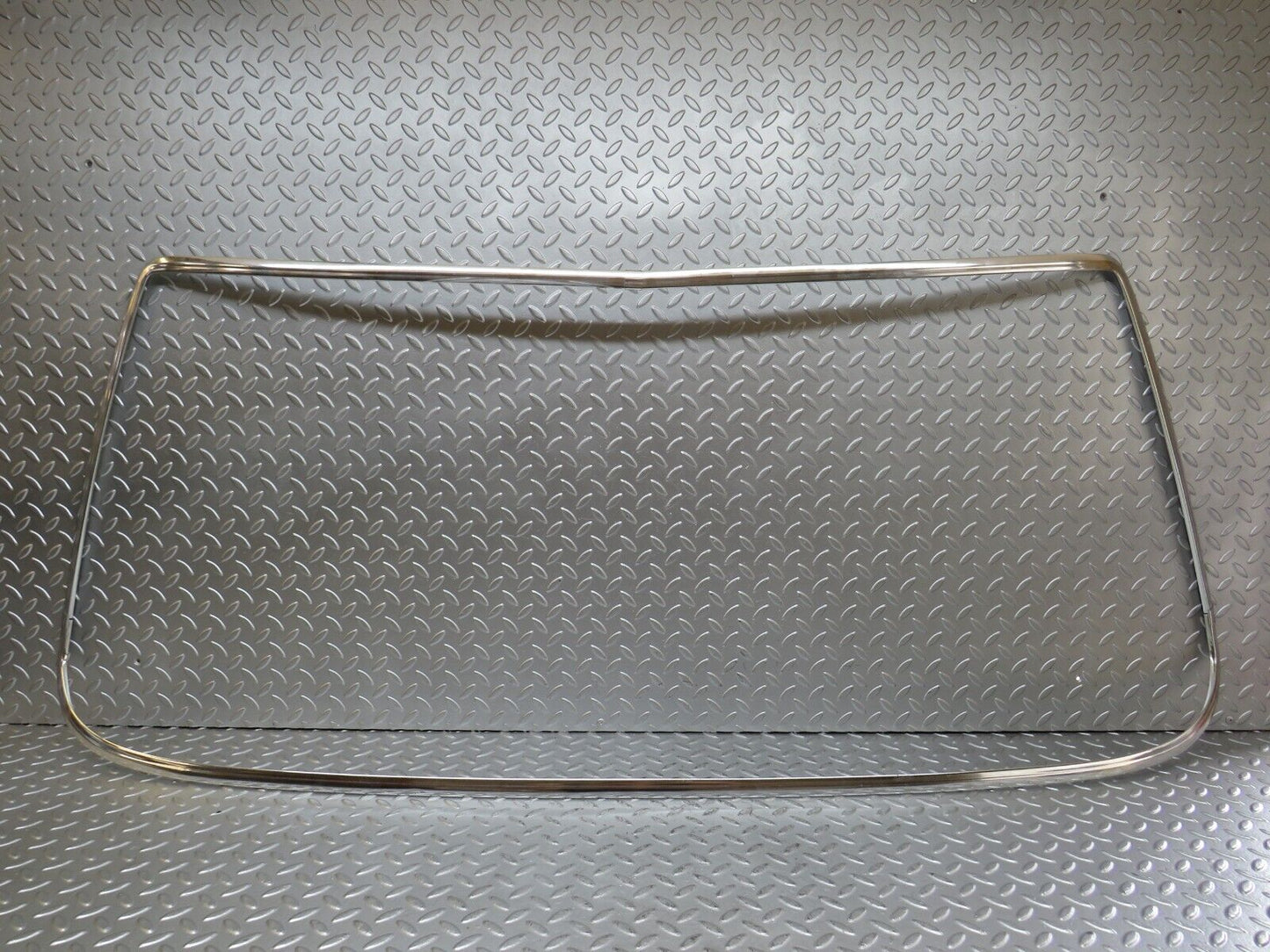 26299 Mercedes-Benz W116 450SE Rear Windscreen Chrome Frame