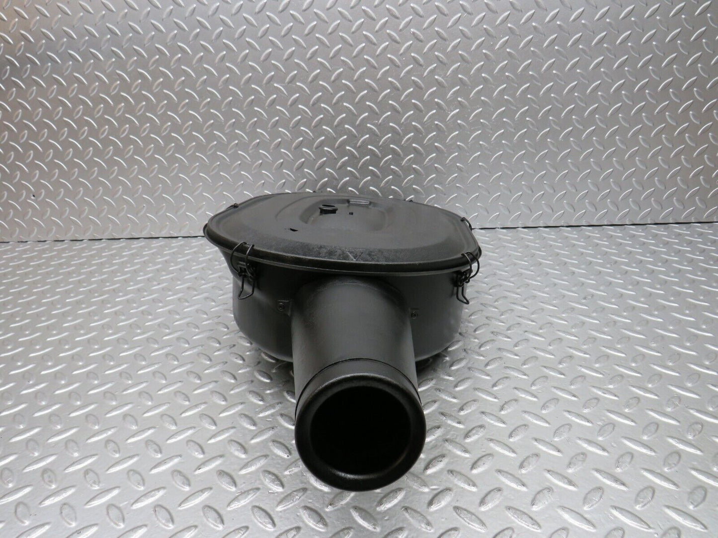 28027 Mercedes-Benz W123 280E Air Filter Box Housing 0100949502