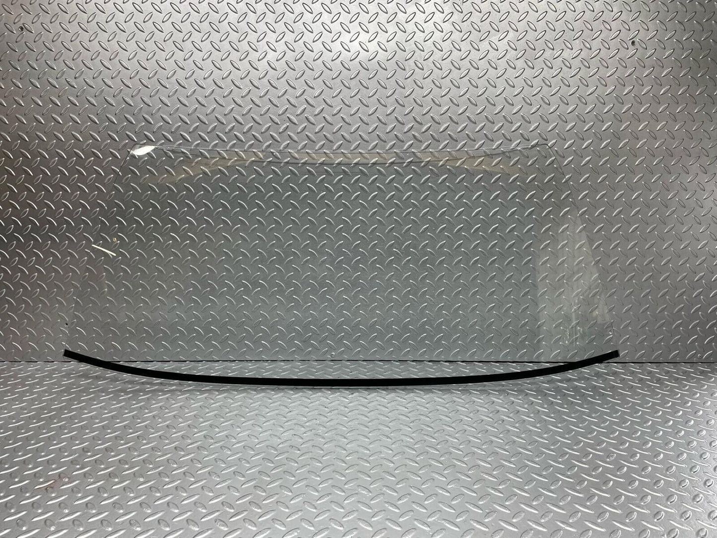 42409 Mercedes-Benz R107 Hard Top Rear Windscreen