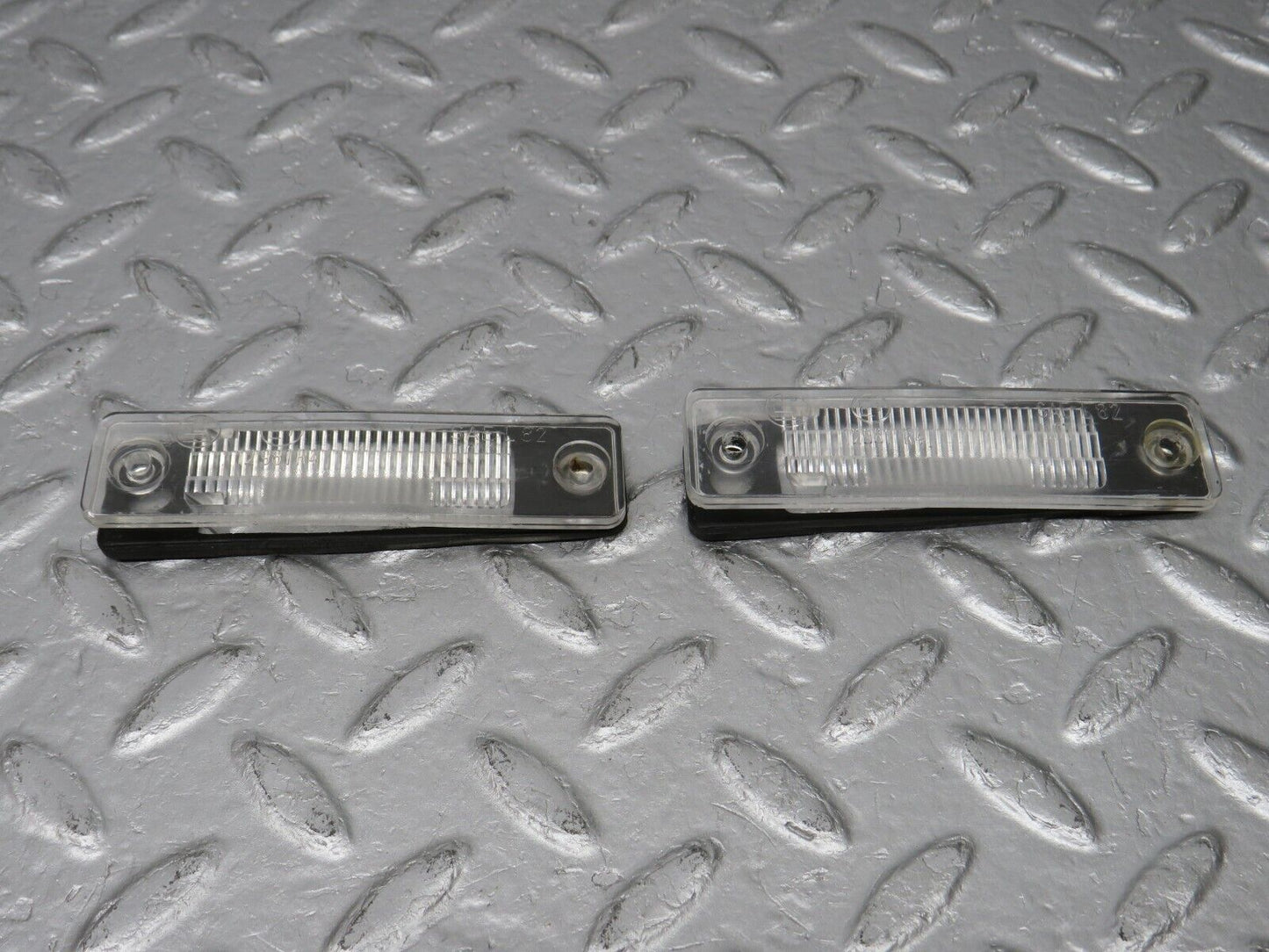 39136 Mercedes-Benz R107 500SL number Plate Light Lens 12981R4