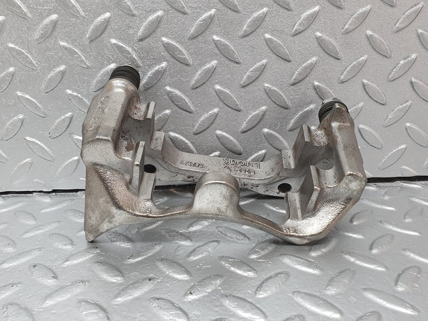 41902 Mercedes-Benz W202 C200 Front Left Brake Caliper Bracket Lucas