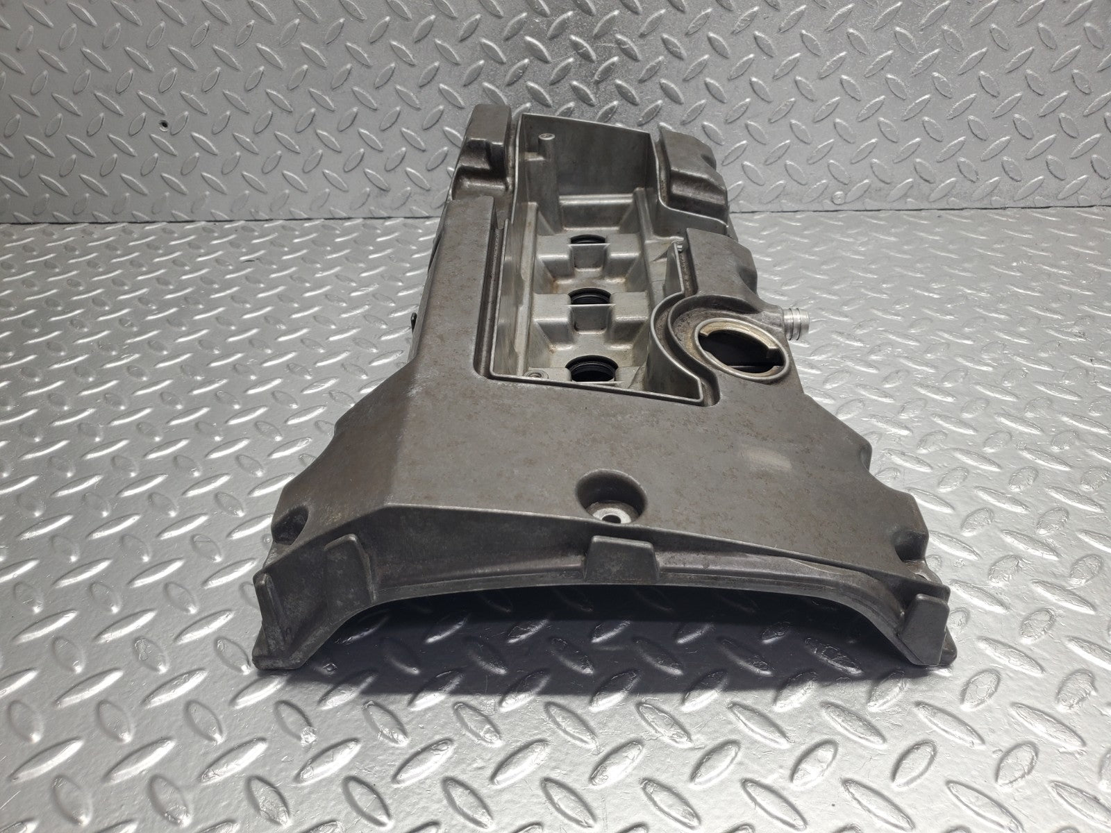 W124 Wagon cylinder head valve cover used OEM