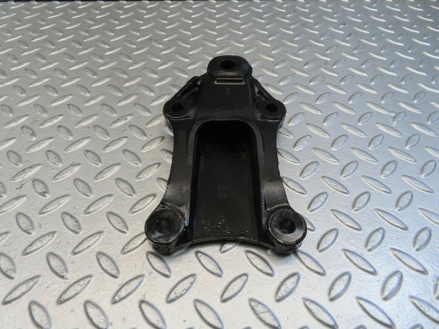 11317 Mercedes-Benz W221 S320 Differential Bracket A2210318
