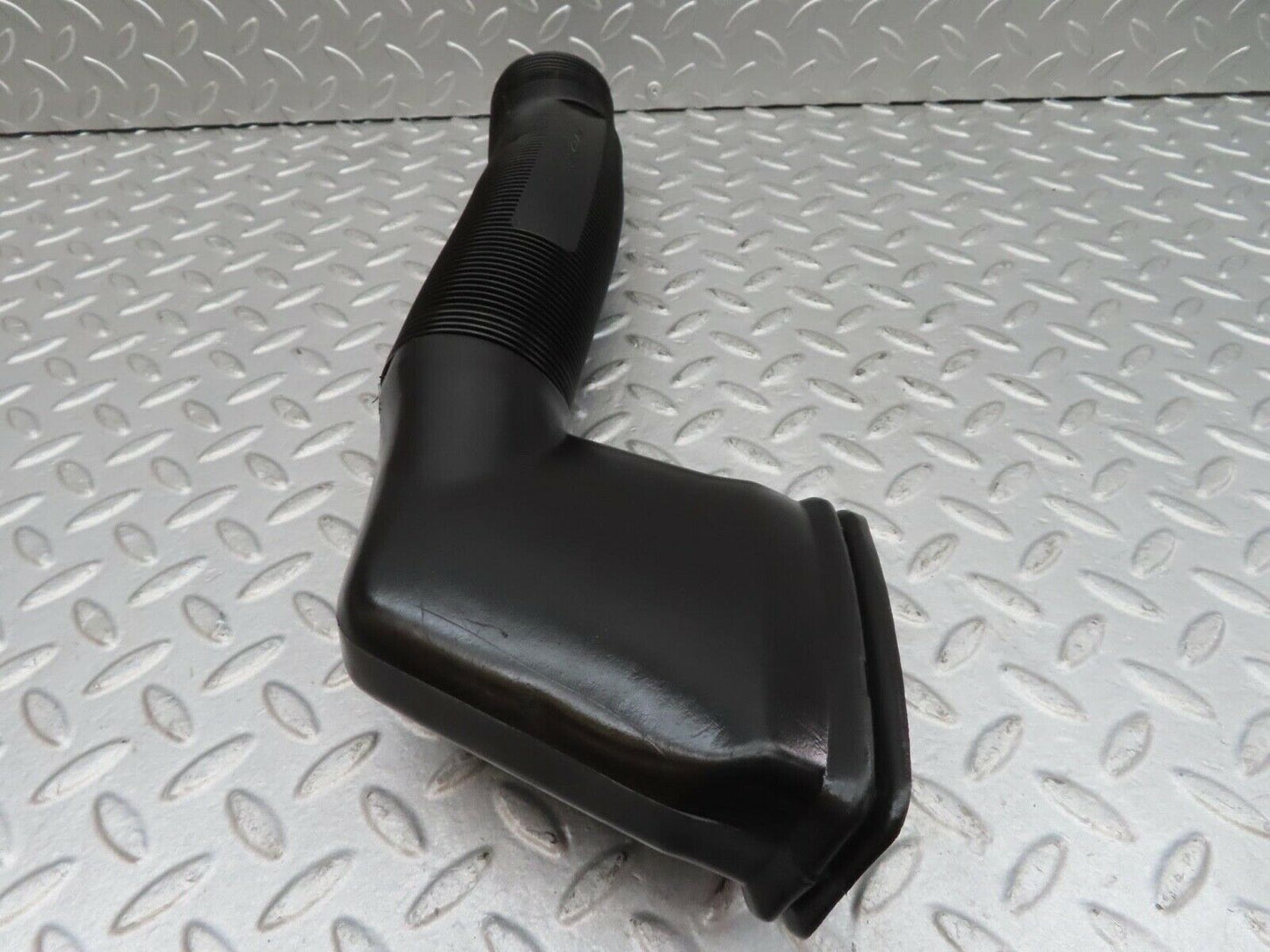 16191 Mercedes-Benz W124 260E Heater Pipe Air Pipe Right Side 1248311046