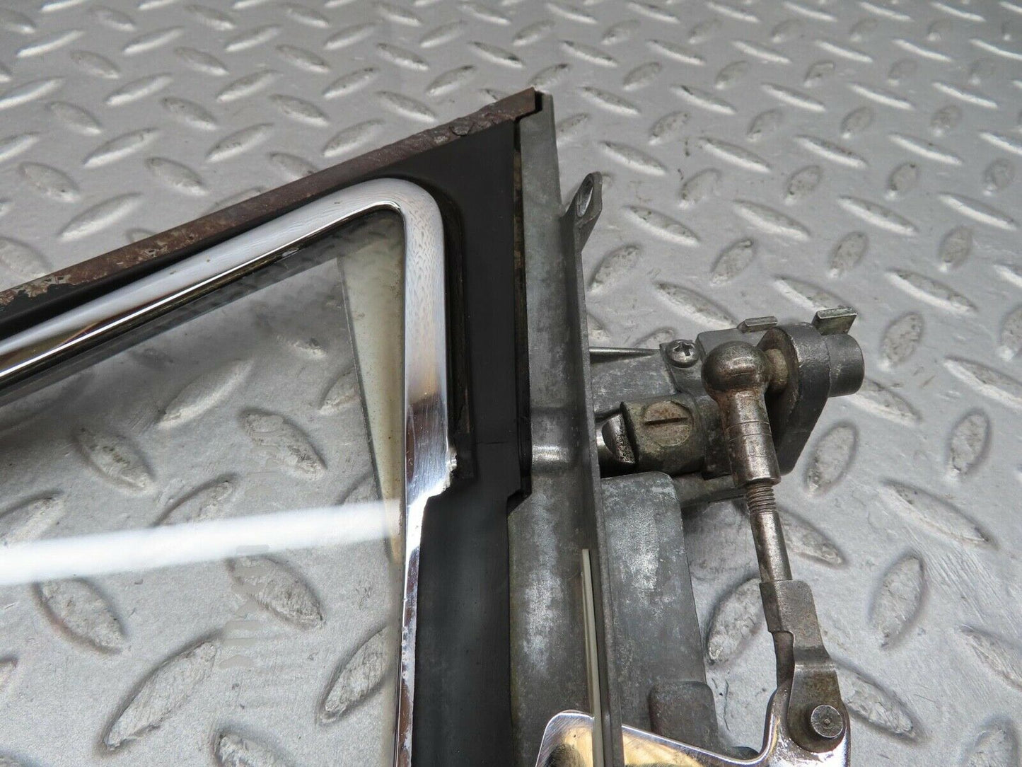 12322 Mercedes-Benz W108 280SE 3.5 Front Left Quarter Window Glass