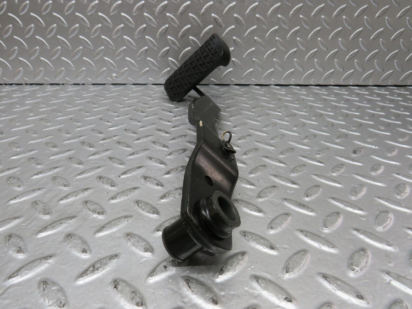 27187 Mercedes-Benz W123 280E Brake Pedal 1232910082
