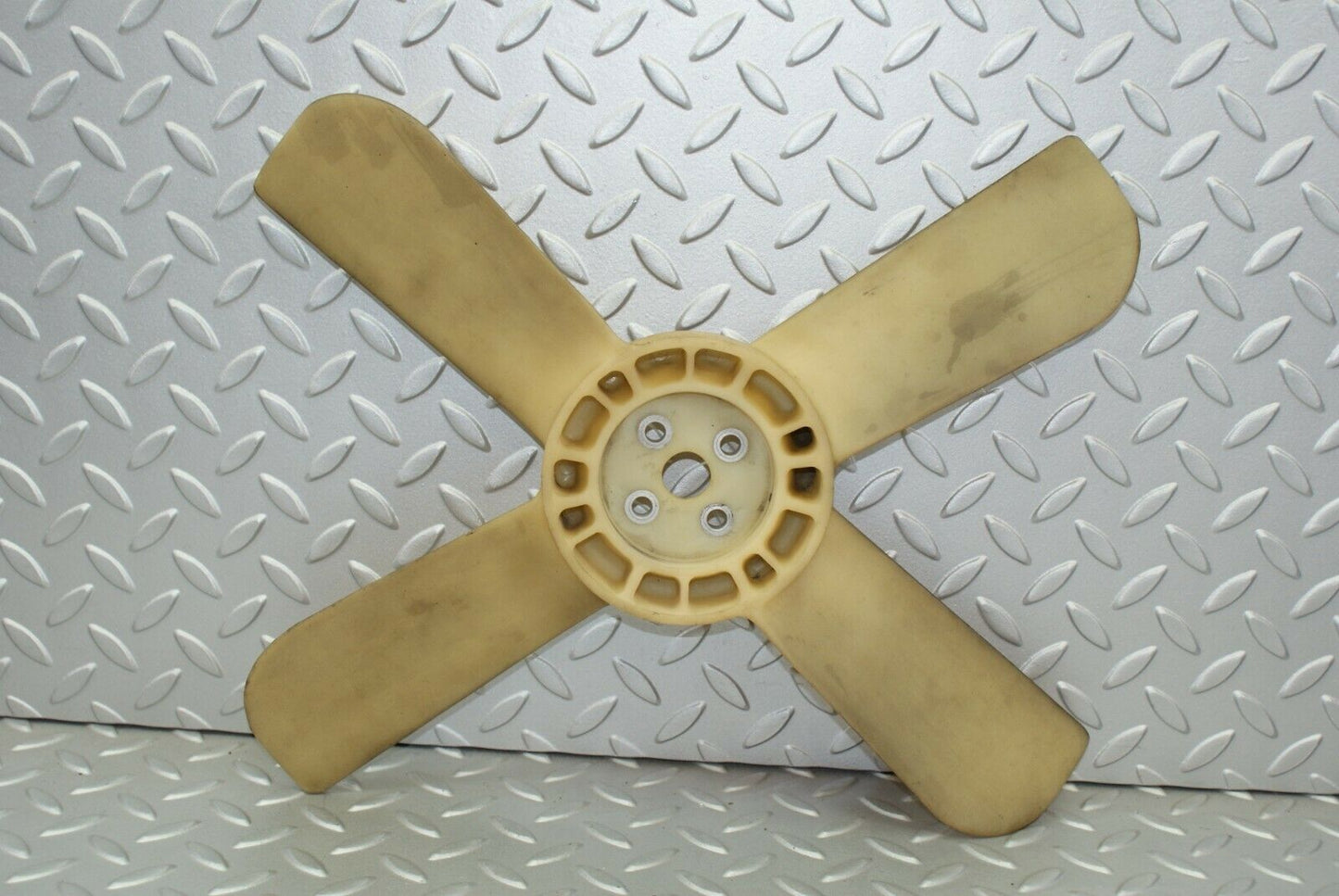 3118 Mercedes-Benz W115 220D Engine Cooling Fan 1082050906