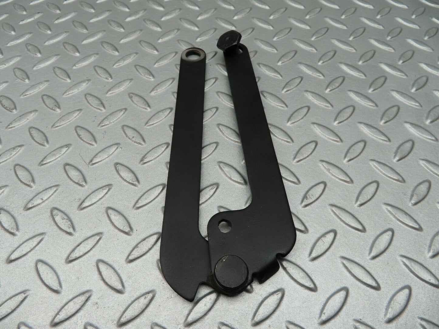 3623 Mercedes-Benz W115 220D Right Bonnet Hinge