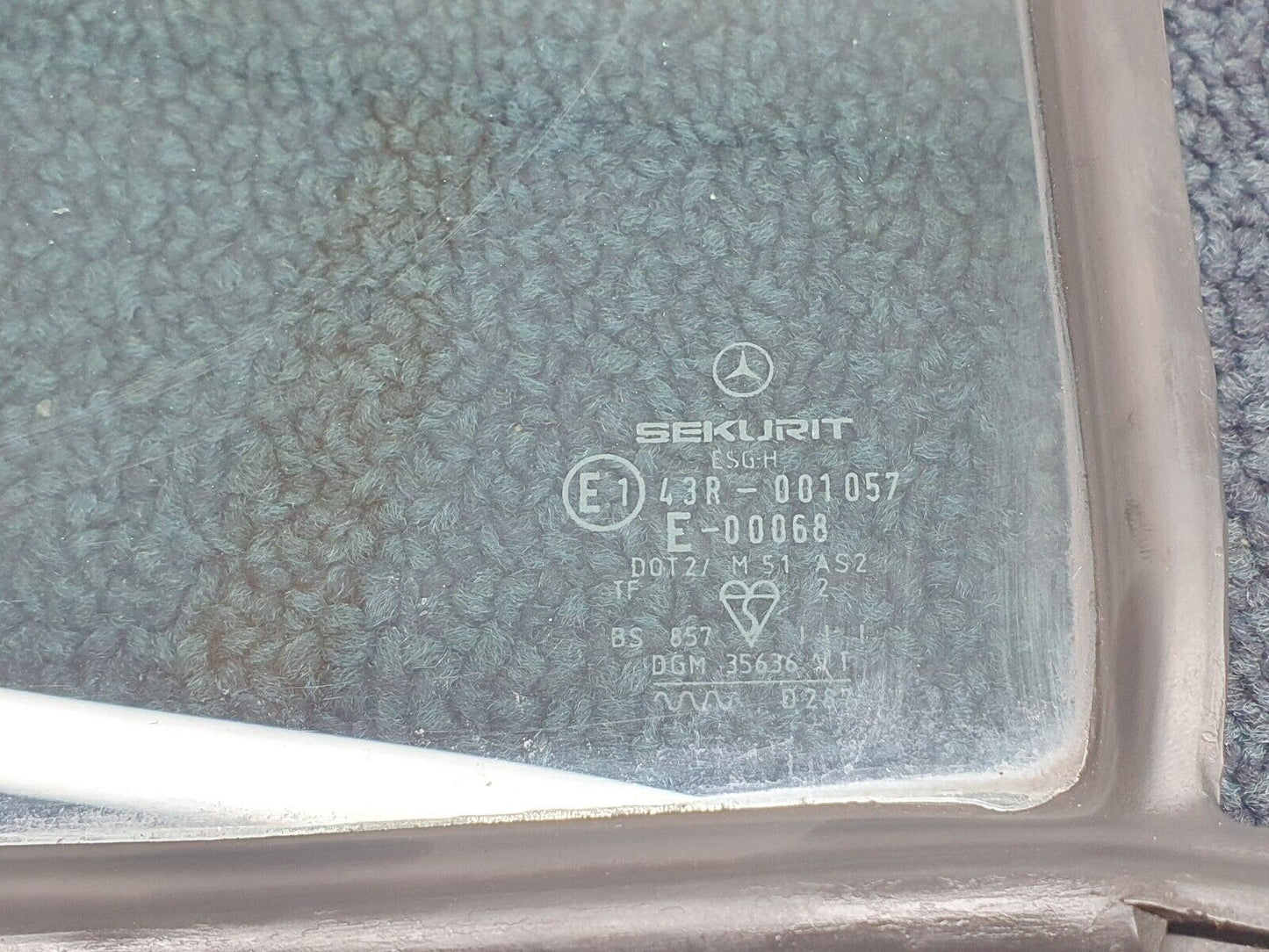 40777 Mercedes-Benz W123 300D Rear Right Quarter Window Glass 1237350224