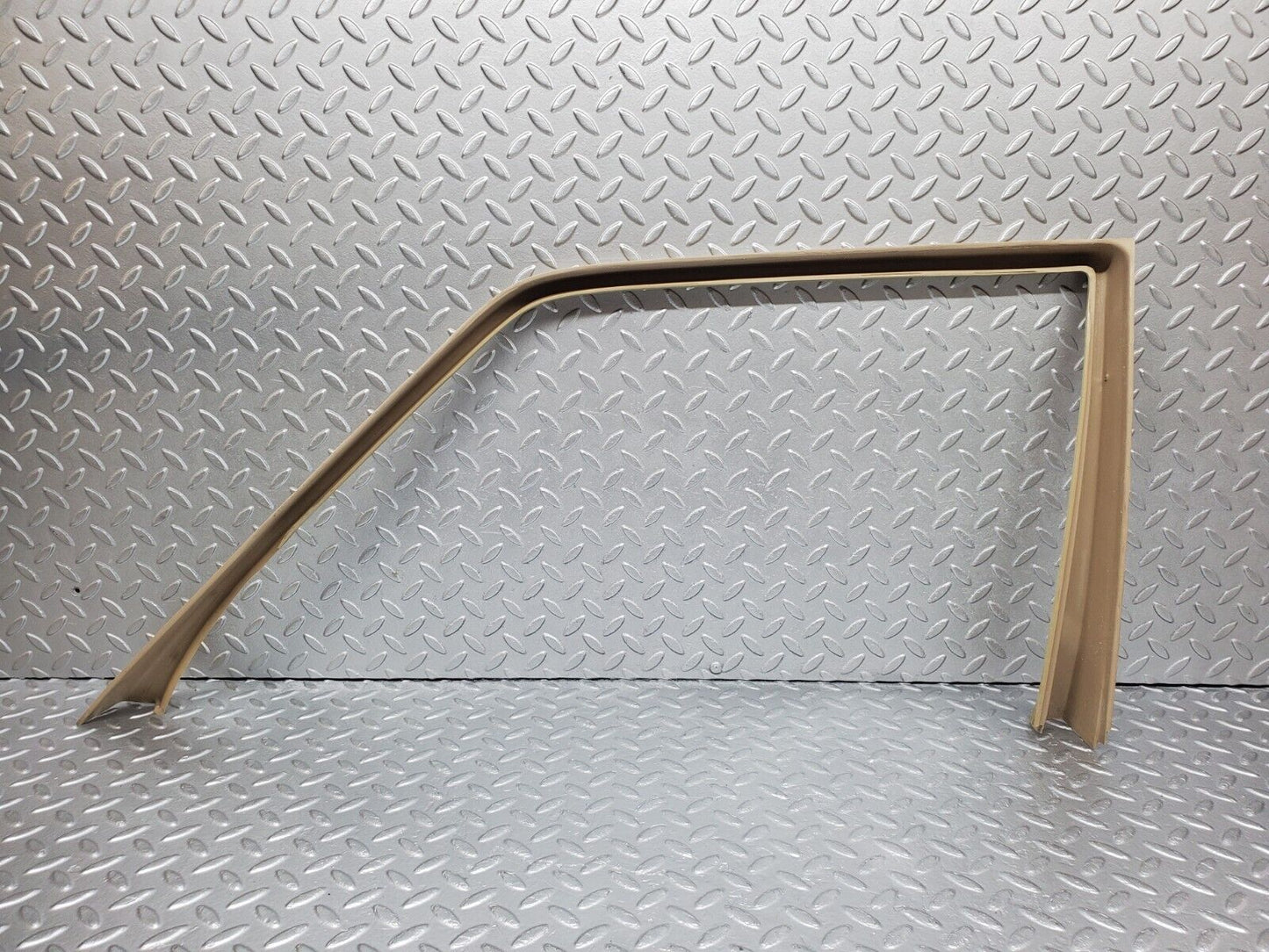 45861 Mercedes-Benz W126 420SE Front Left Door Window Frame Cover 1267250371