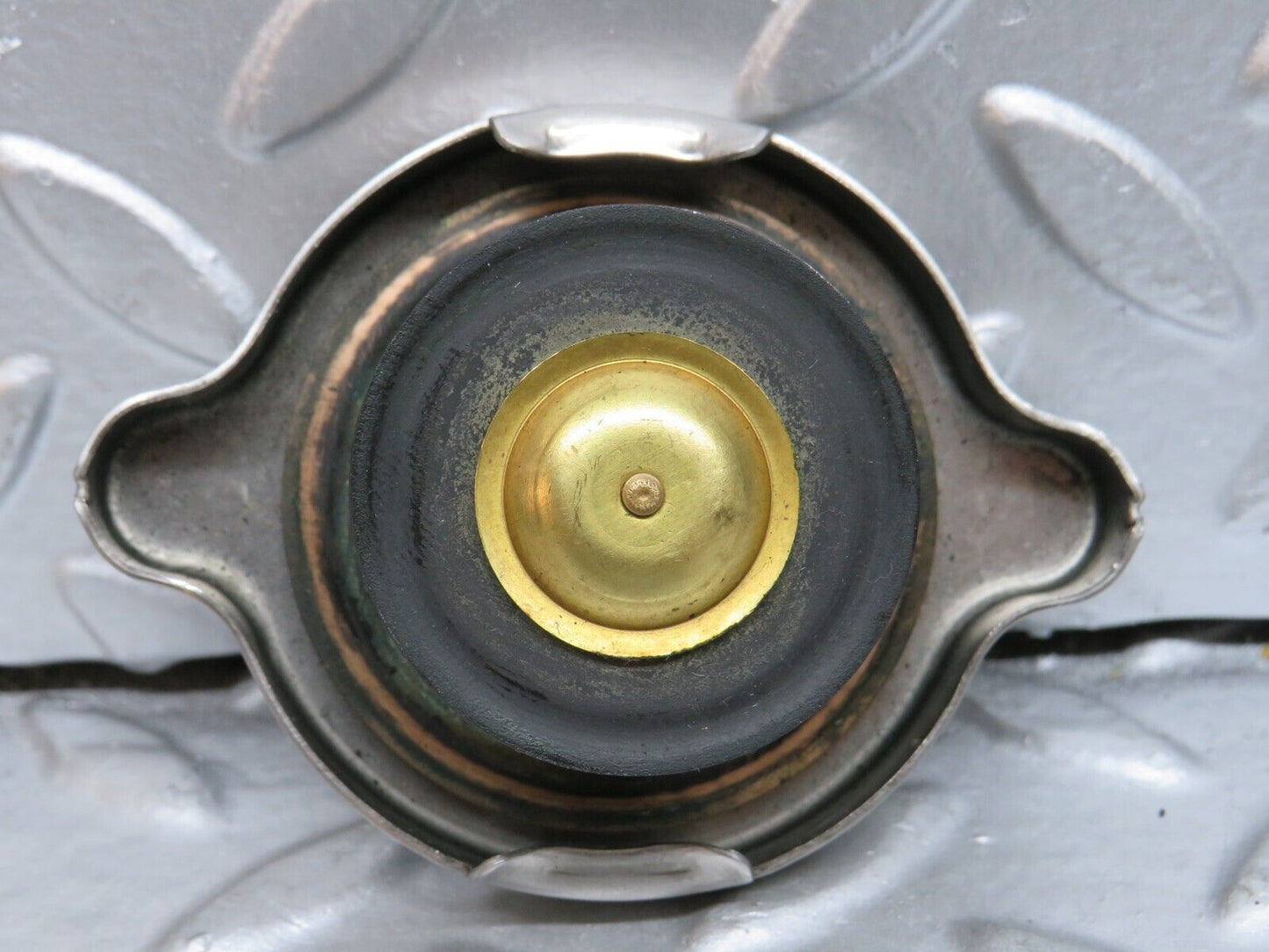 29463 Mercedes-Benz W124 230E Radiator Cap 1235010015