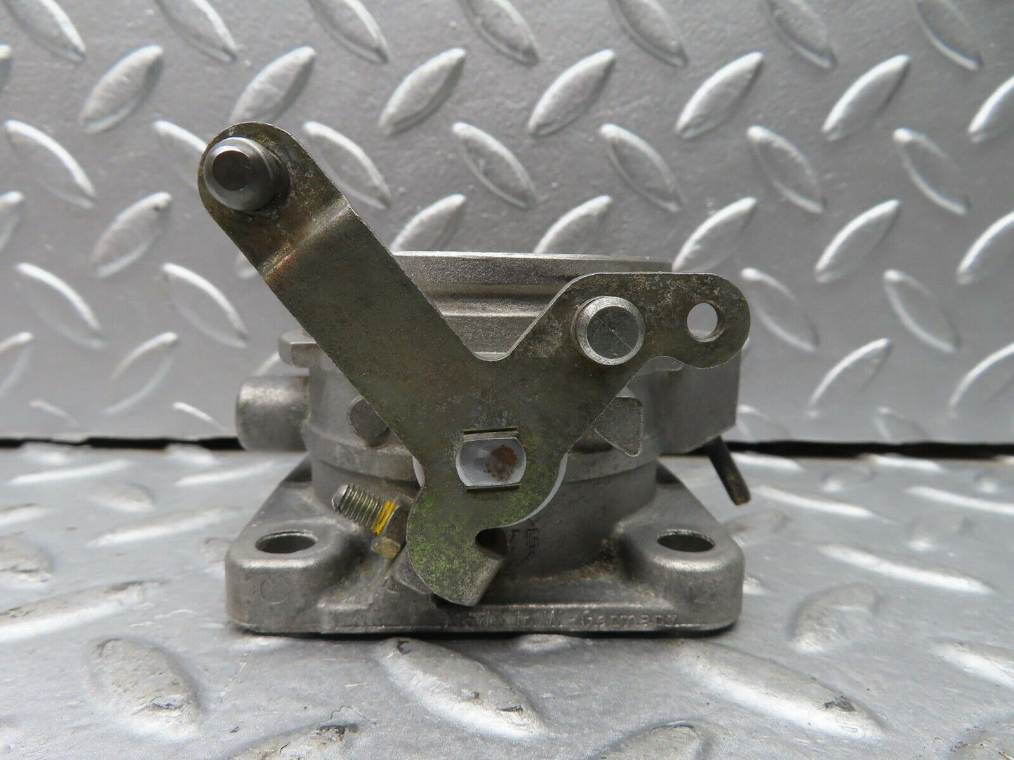 21302 Mercedes-Benz W123 230E Throttle Body Valve 0011402353
