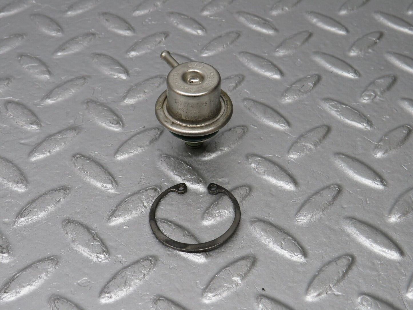38567 Mercedes-Benz R129 280SL Coupe Fuel Pressure Regulator Bosch 0000781489