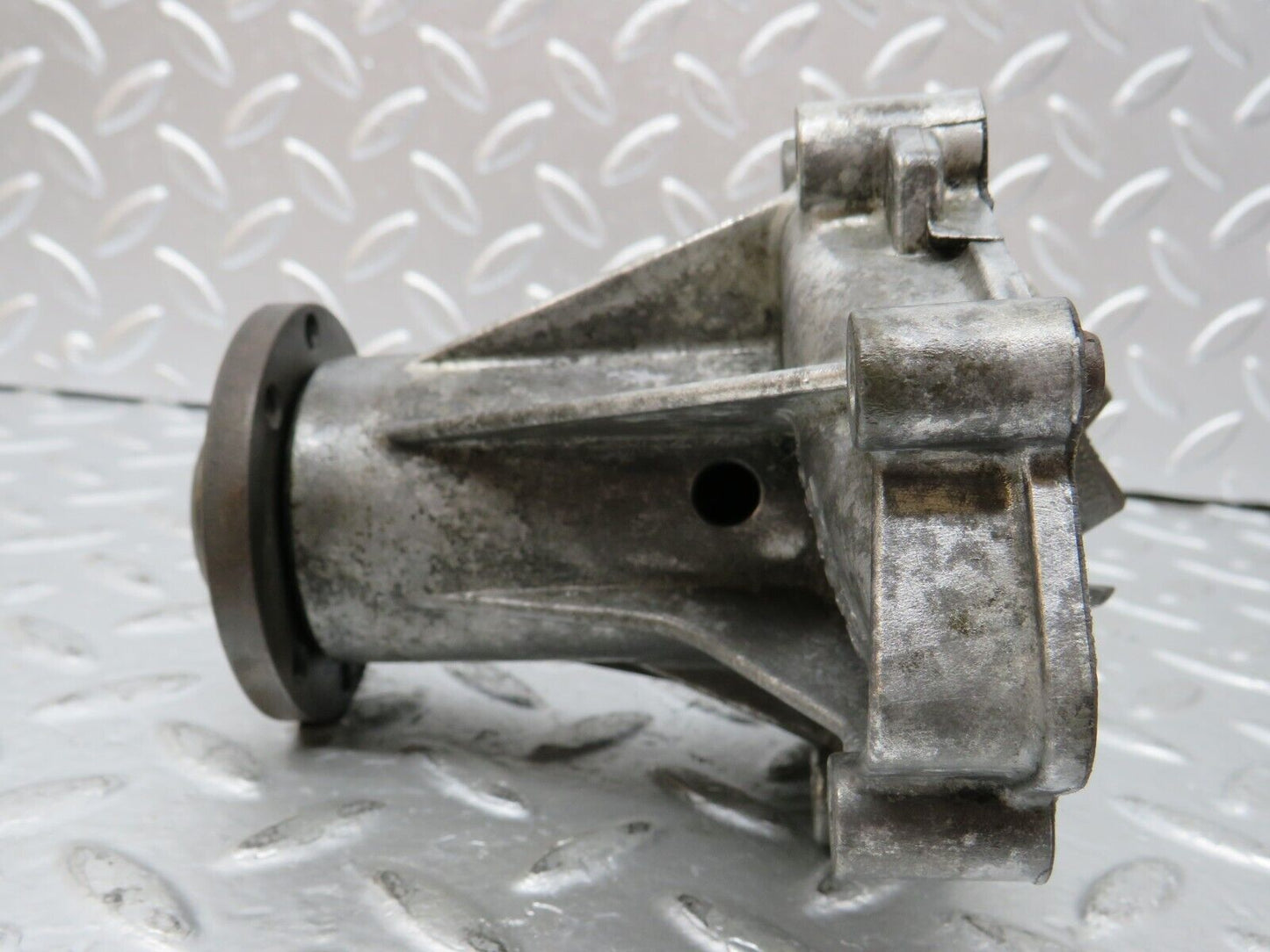 25365 Mercedes-Benz W201 190D Water Pump 6032010110