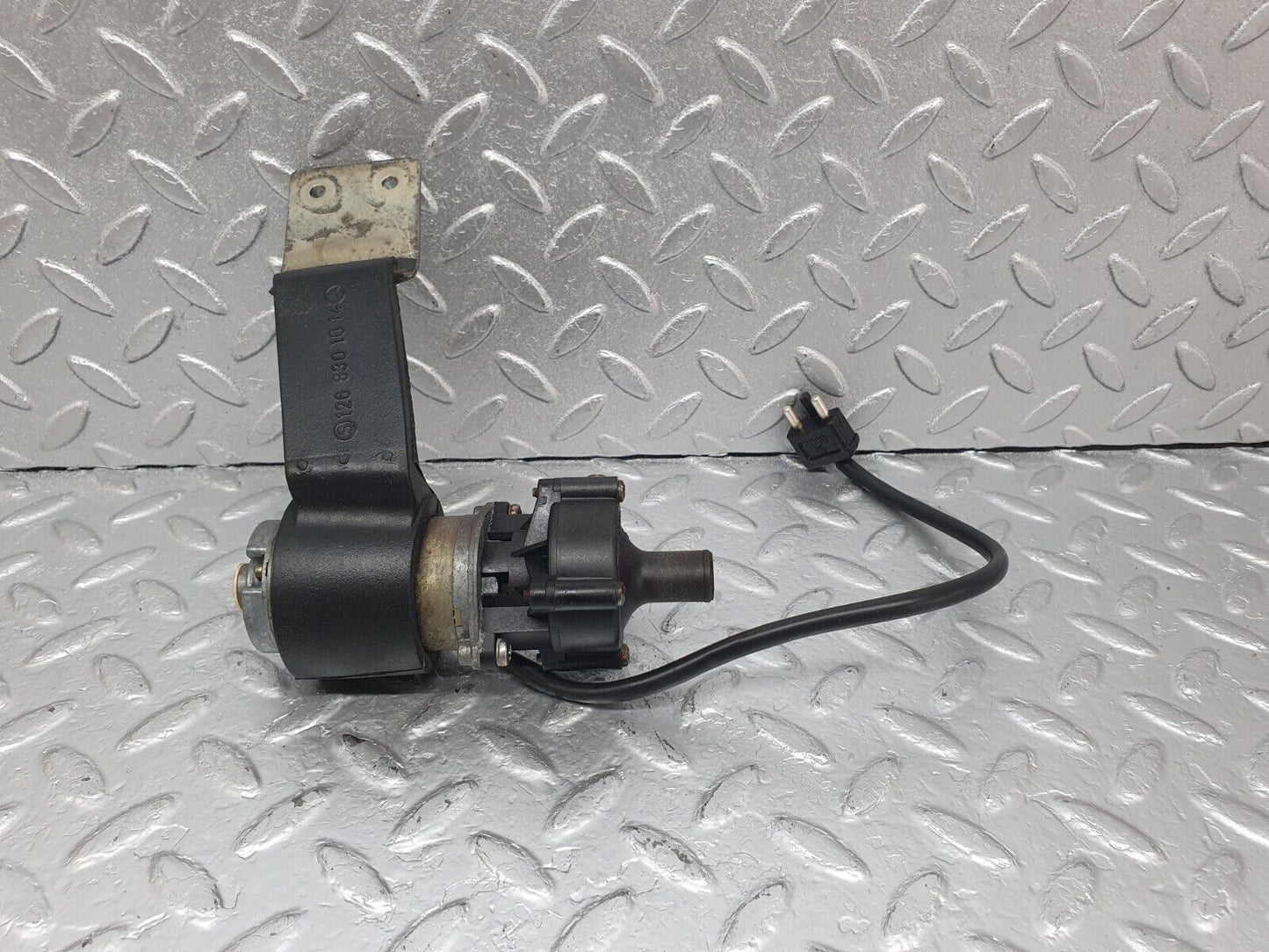 43681 Mercedes-Benz C126 380SEC Coupe Auxiliary Heating Water Pump 1268301014