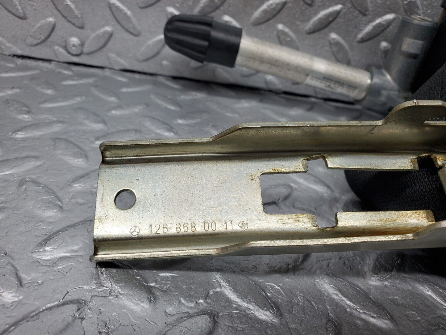 45863 Mercedes-Benz W126 420SE Front Right Seat Belt With Buckle 1268604086 1268680011 1268604096