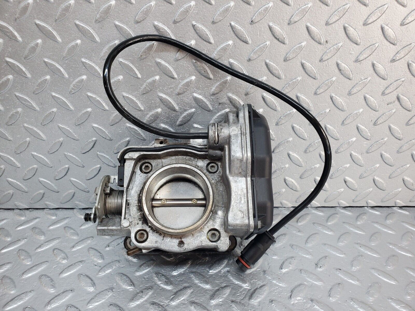 44844 Mercedes-Benz W124 220E Throttle Body Valve 1111400144