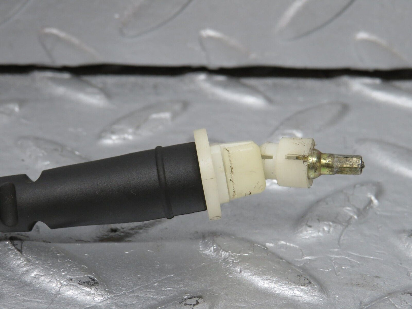 38935 Mercedes-Benz W201 190E Gearbox Cable 2012600151