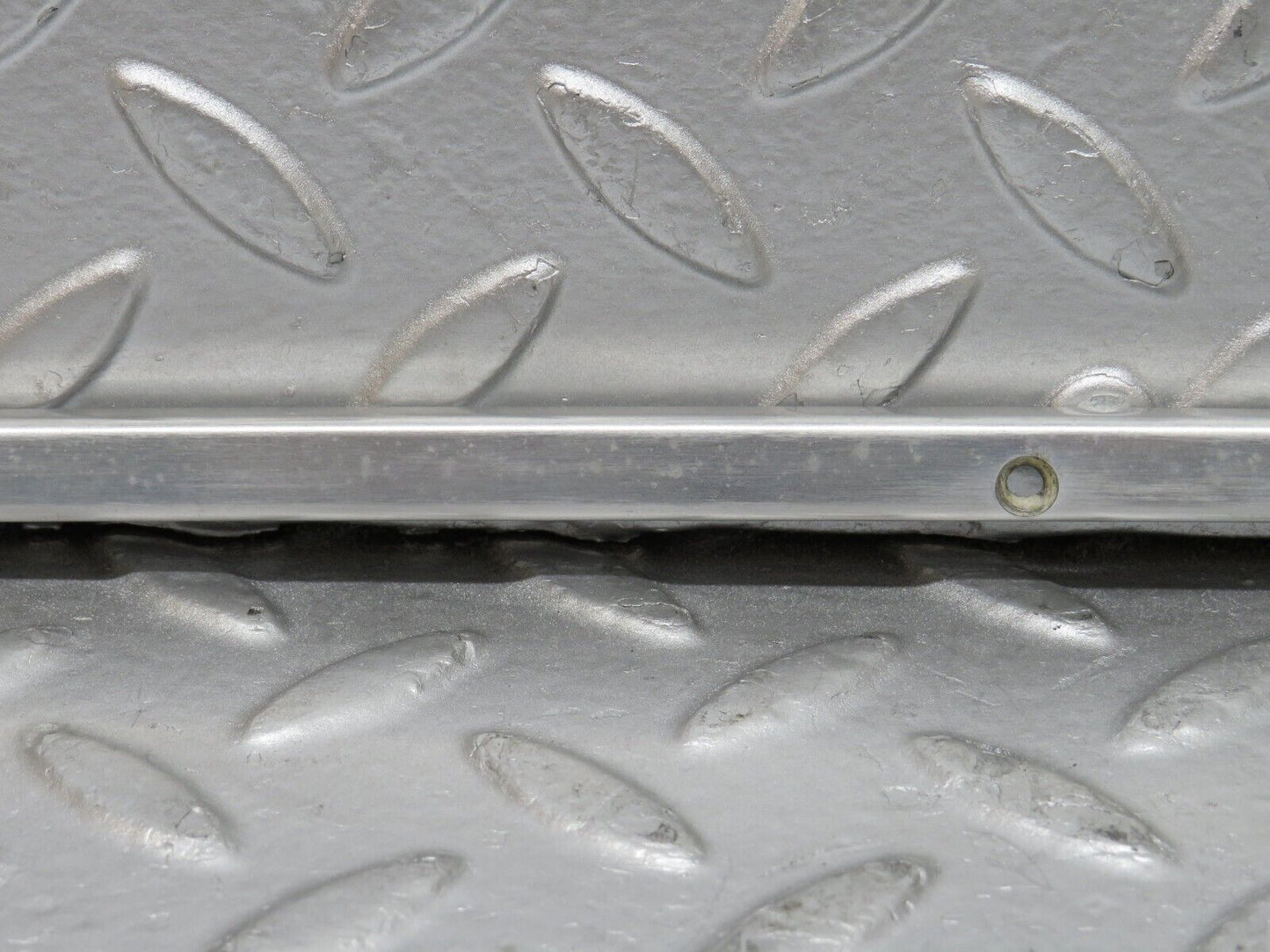 32573 Mercedes-Benz S124 300TE Wagon Sunroof Chrome Trim