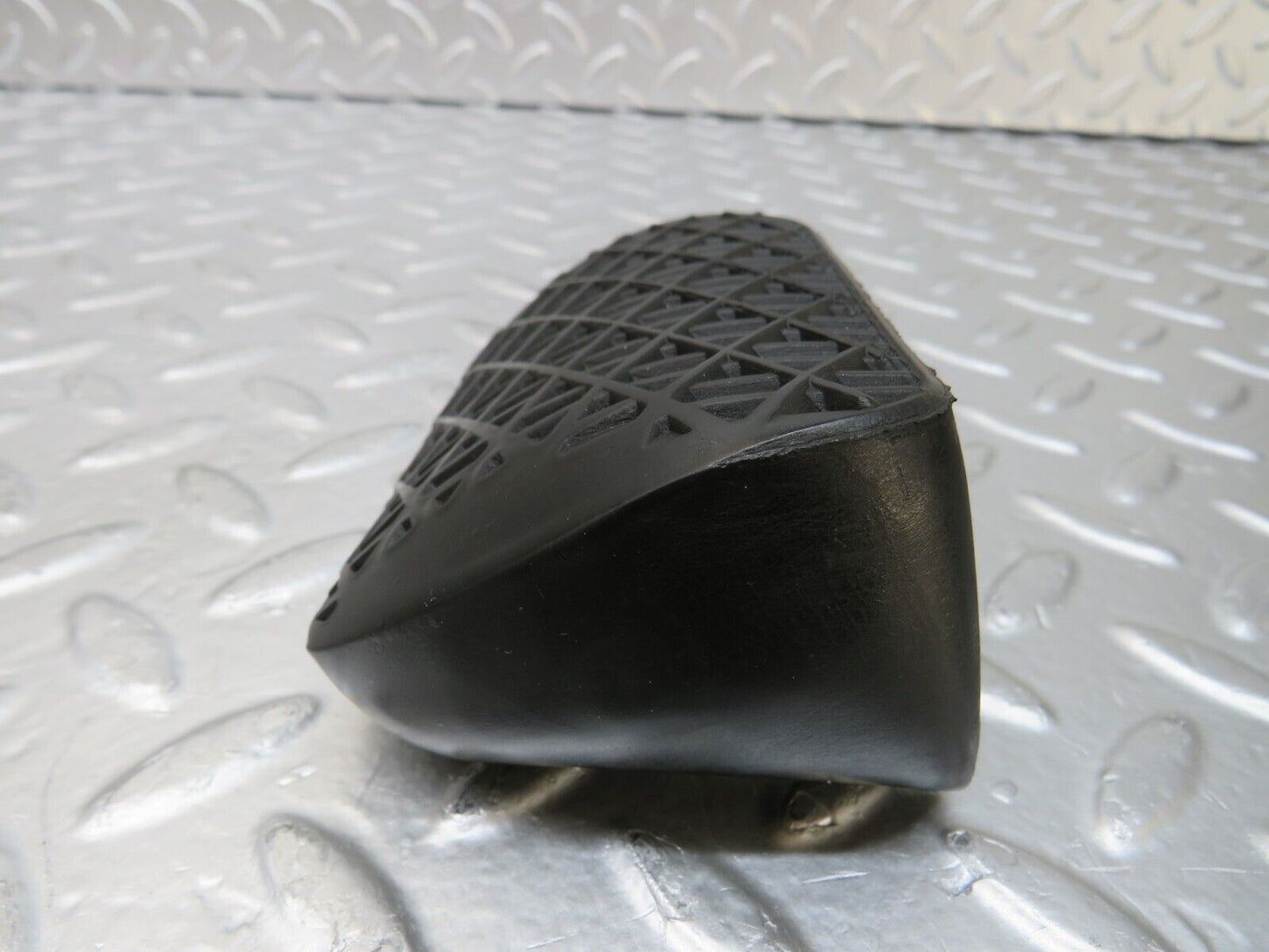 25510 Mercedes-Benz W123 200 Brake Pedal Rubber Cover 1232910082