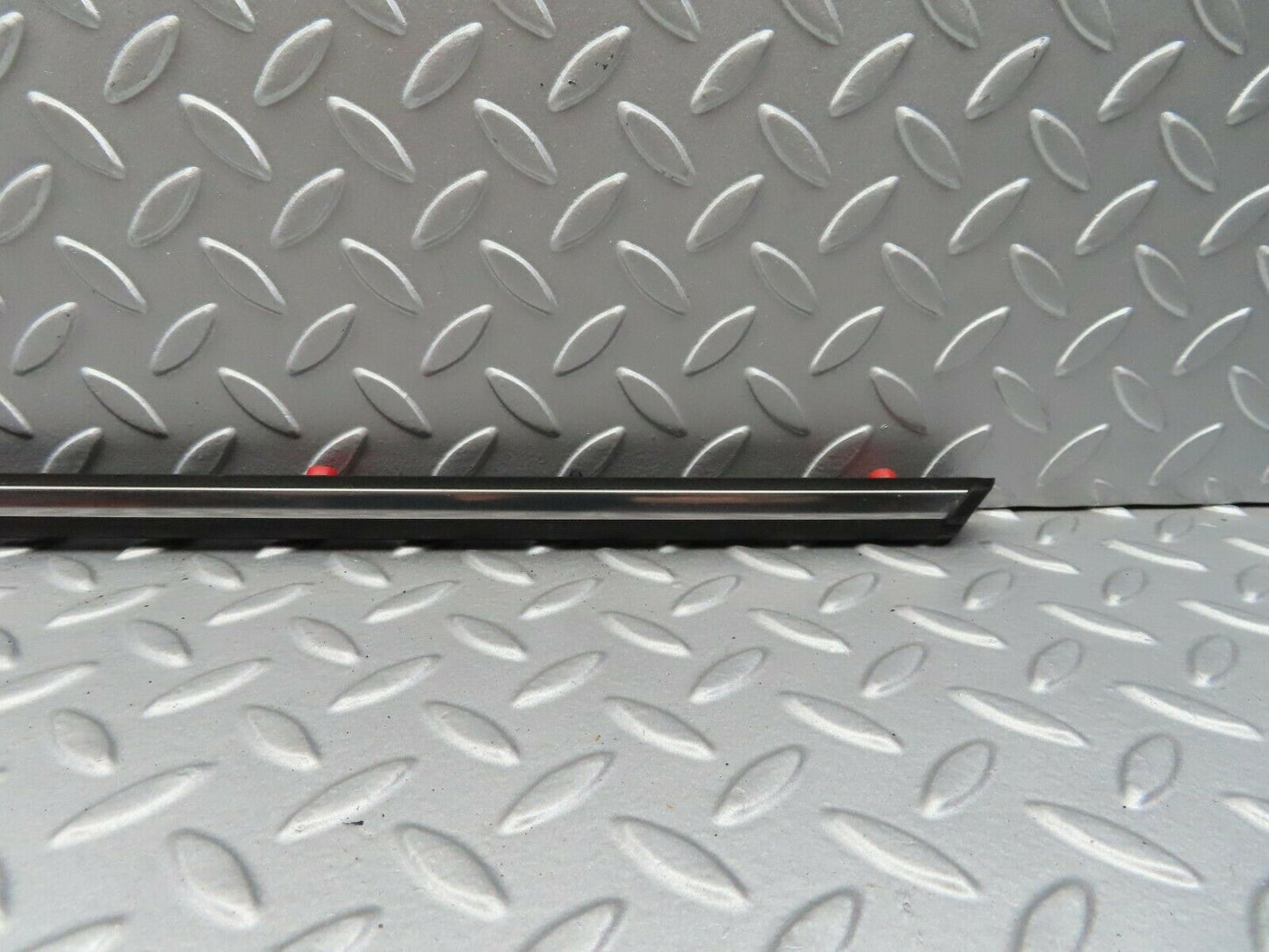 5882 Mercedes-Benz W123 200 Centre Door Chrome Trim Front Right