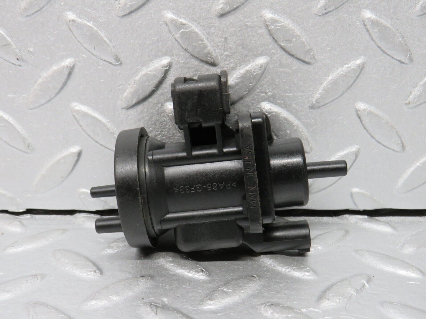 38793 Mercedes-Benz W201 190E 2.6L Vacuum Pressure Converter 0005450427