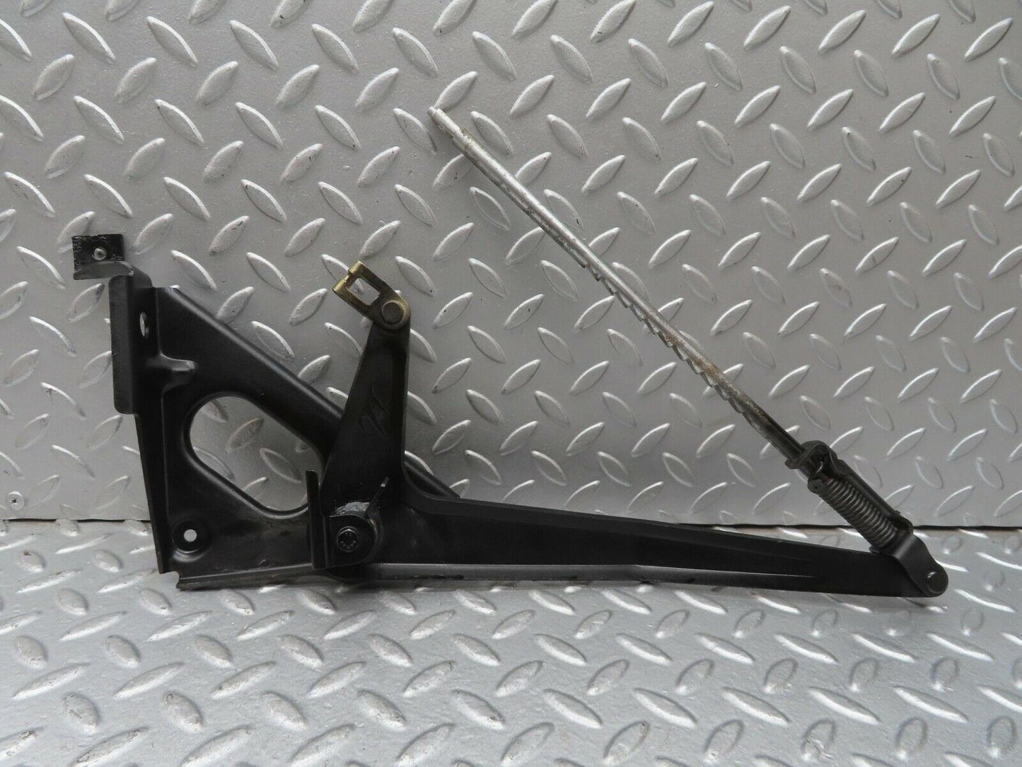 13546 Mercedes-Benz W123 200 Handbrake Regulator