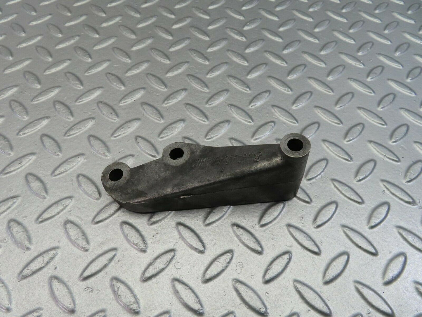 9819 Mercedes-Benz C123 280CE Coupe Power Steering Pump Bracket 1104663141