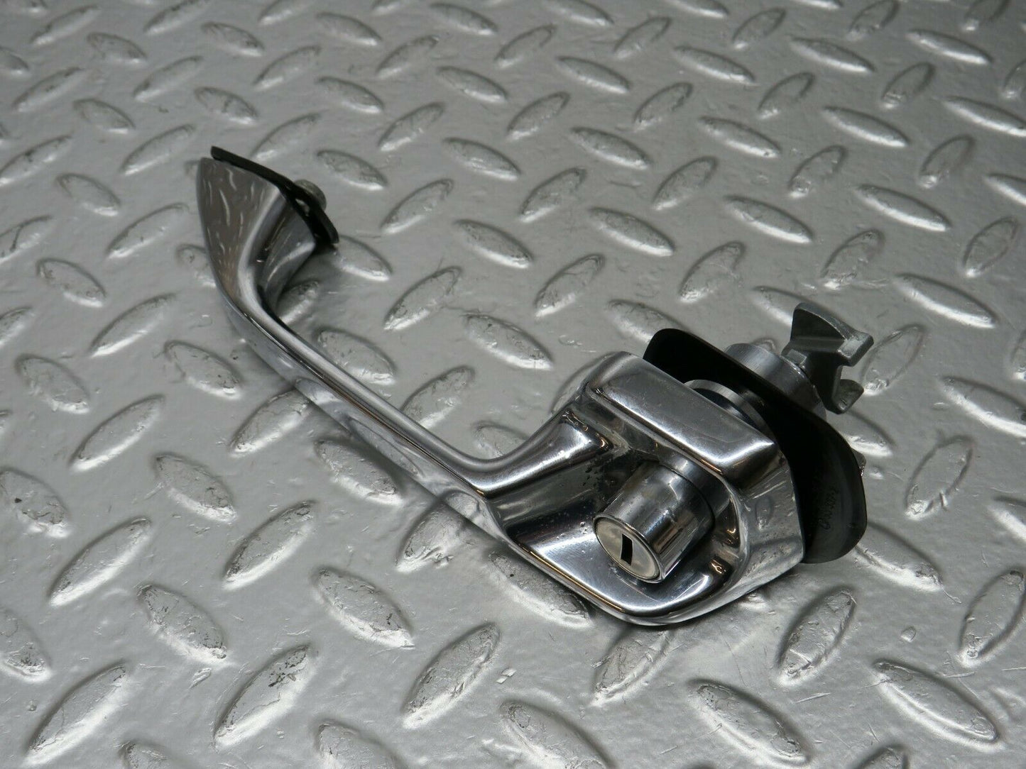 24458 Mercedes-Benz W108 Door Handle Front Right No Key 1087661401
