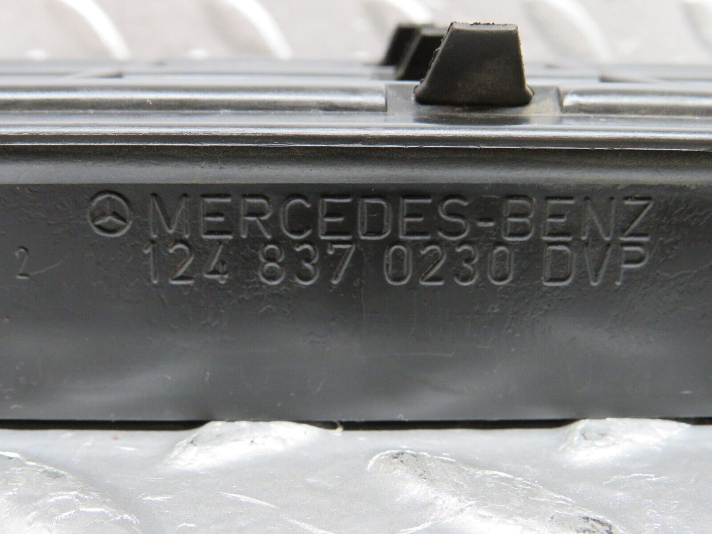 29369 Mercedes-Benz W124 230E Rear Air Intake Vent Right 1248370242
