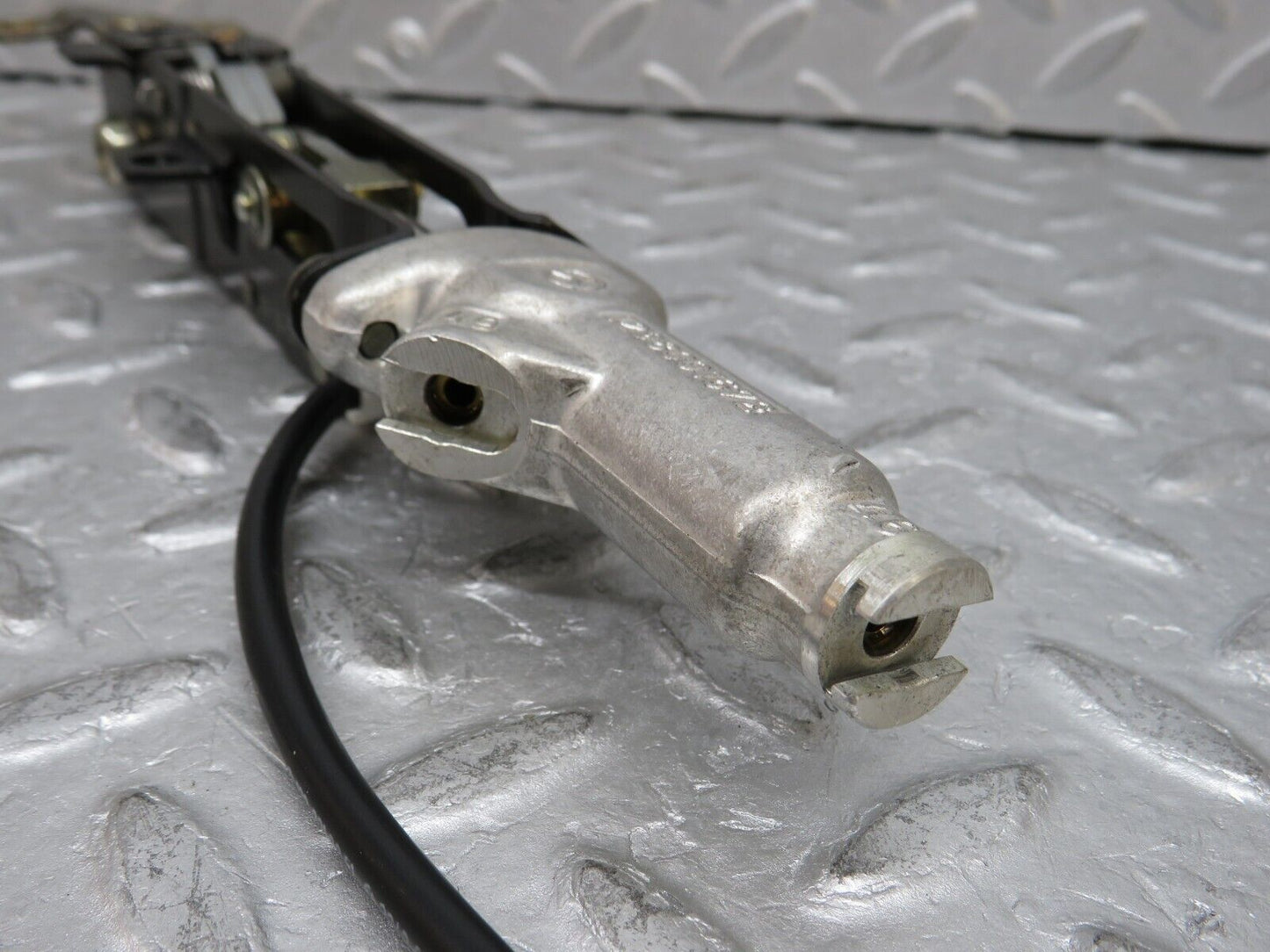 37820 Mercedes-Benz A124 320E Cabriolet Soft Top Lock Latch Left 1247700426 1298210951 1298001672