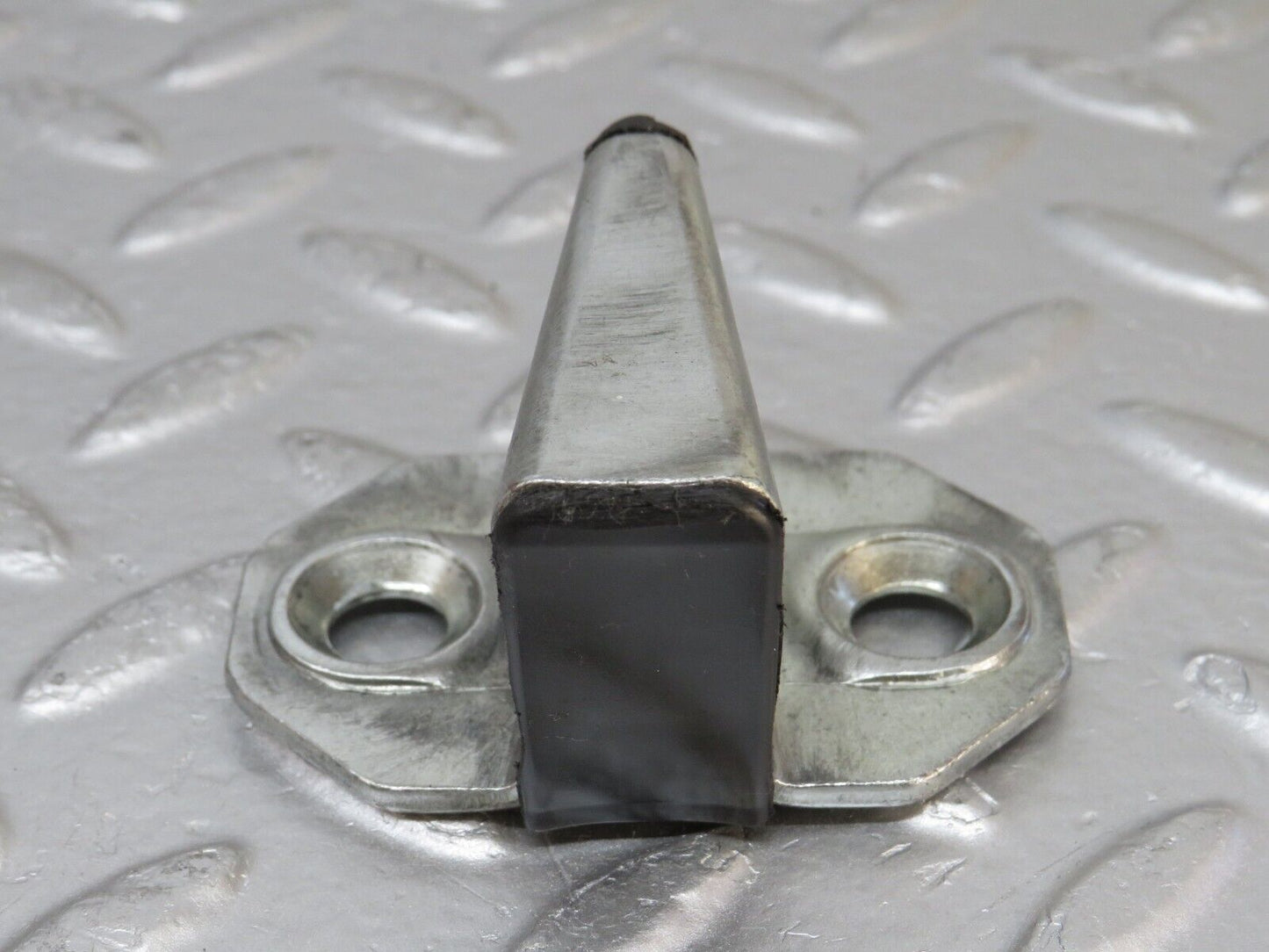 33374 Mercedes-Benz W202 C180 Door Lock Latch