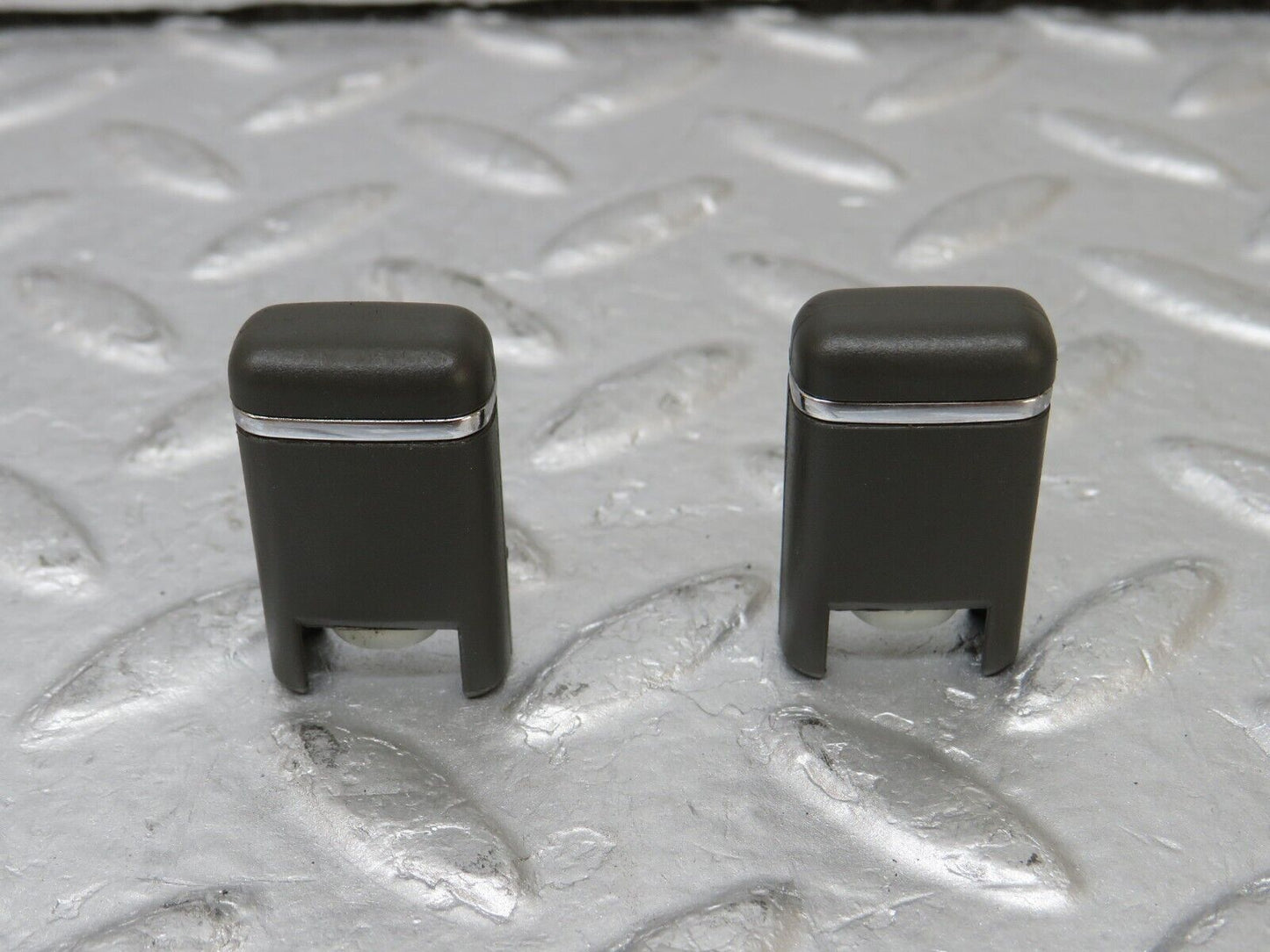 35251 Mercedes-Benz W221 Door Lock Knob Pair