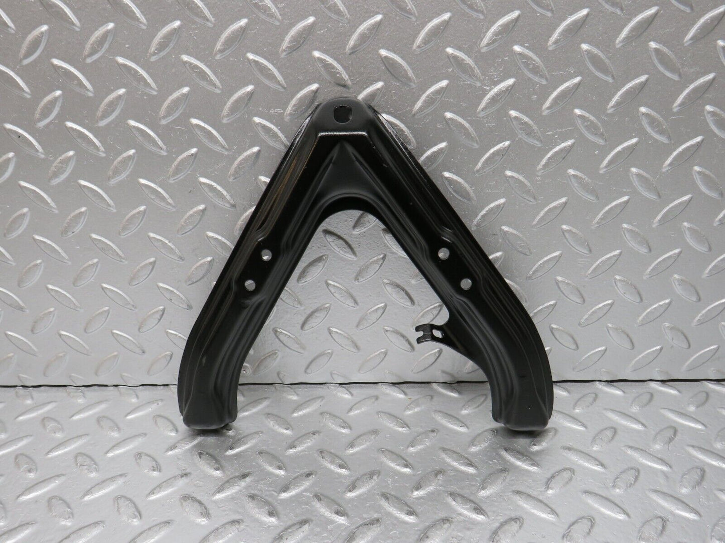 31693 Mercedes-Benz W201 190LE 1.8L Air Intake Manifold Bracket