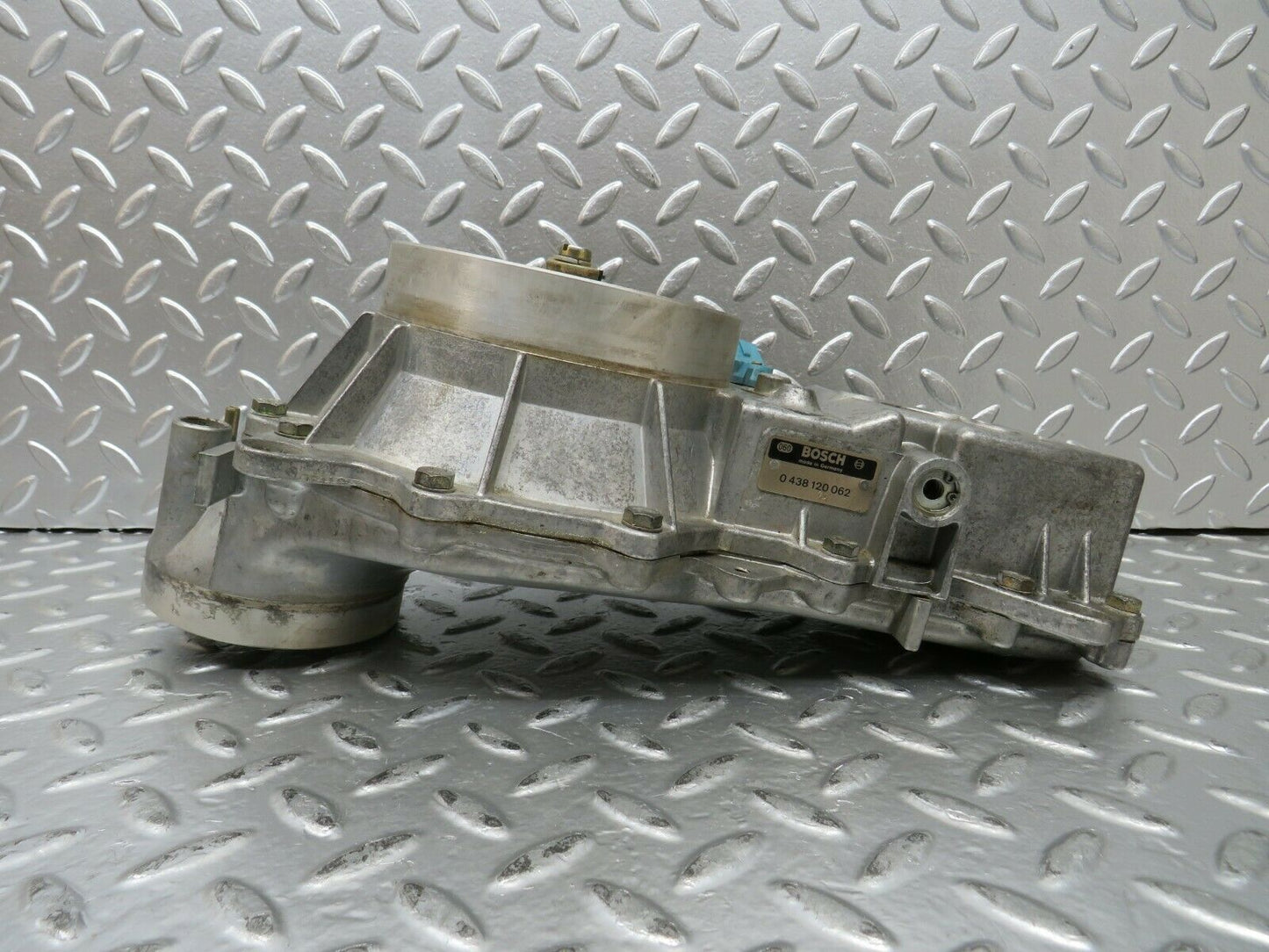 23300 Mercedes-Benz W116 350SE Air Flow Mass Meter Sensor Bosch 0438120062
