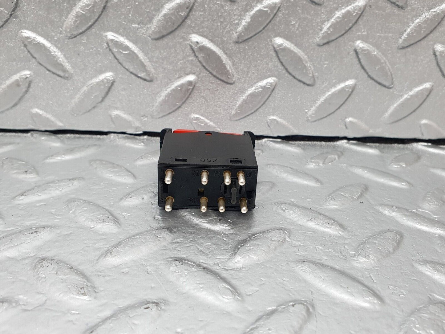 43656 Mercedes-Benz C126 380SEC Coupe Hazard Warning Light Switch 0008209010