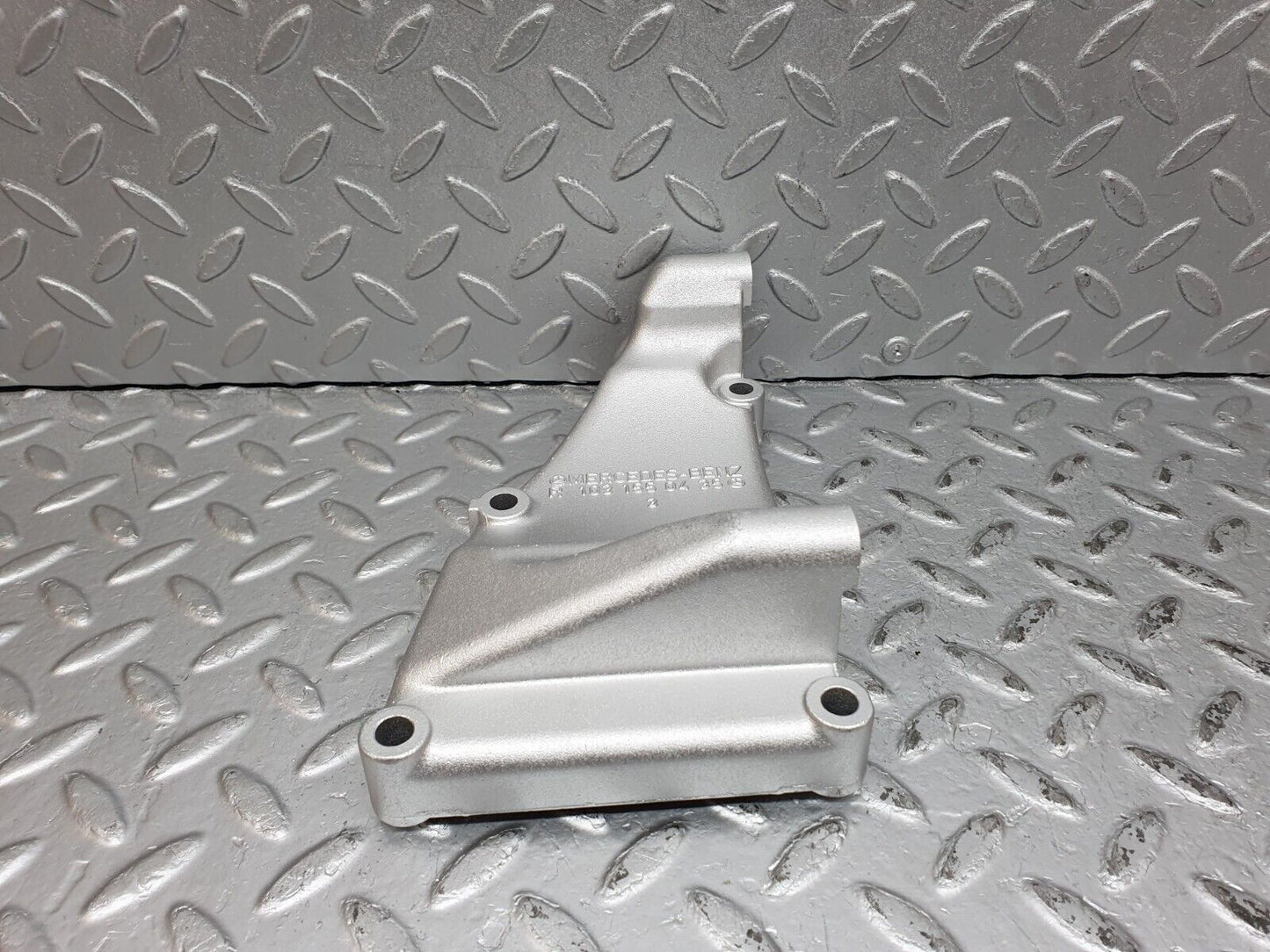 41214 Mercedes-Benz W126 300SE Alternator Generator Bracket 1031550435