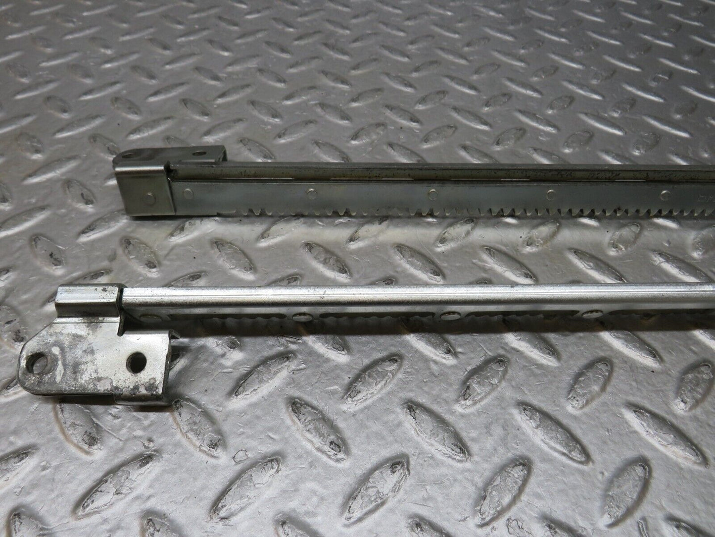 37083 Mercedes-Benz C126 420SEC Coupe Electric Seat Rail Pair 1269100184