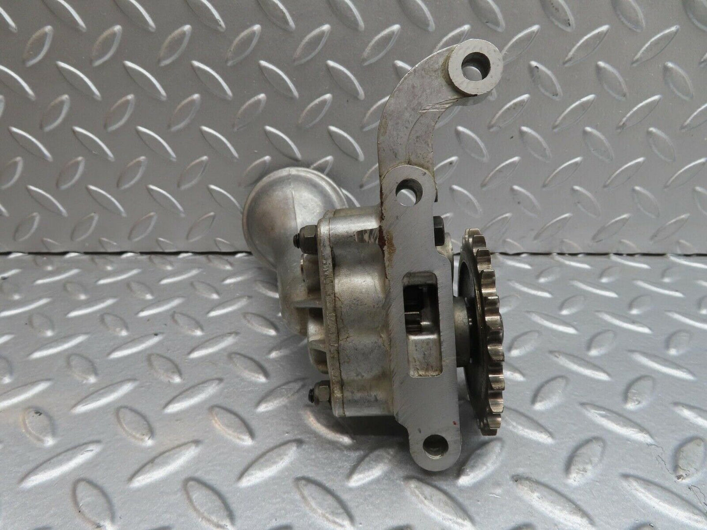 13722 Mercedes-Benz R107 450SL Oil Pump 1161800502