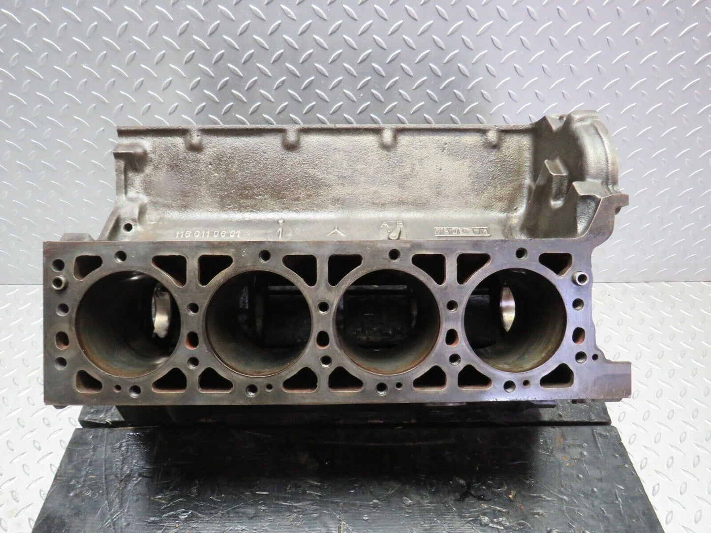 32967 Mercedes-Benz C107 R107 450 V8 Engine Block M116.982 1160110601