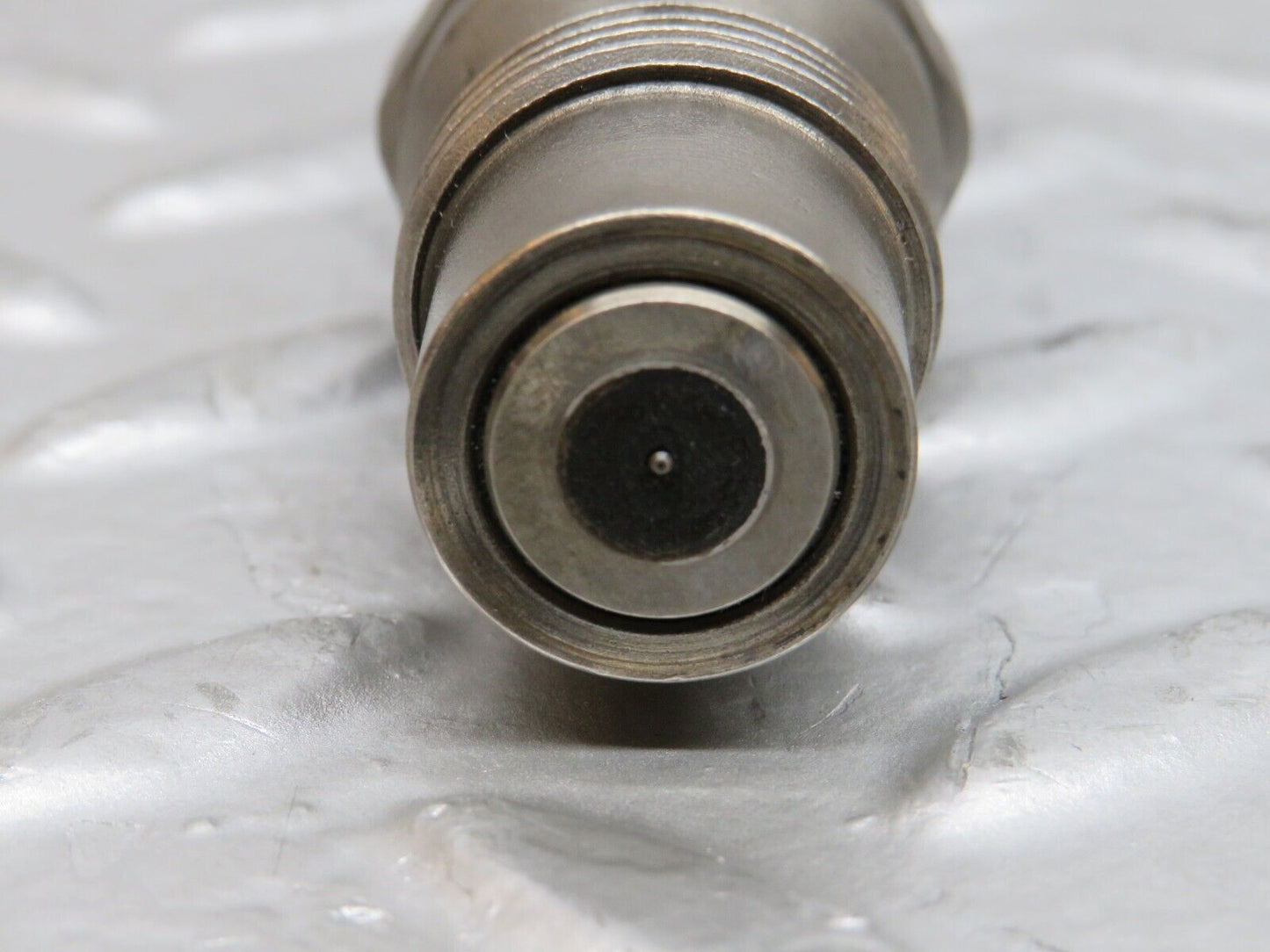 28505 Mercedes-Benz S123 240D Wagon Fuel Injector Bosch KCA30S35/4