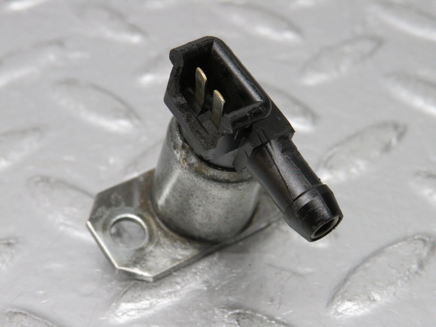 37565 Mercedes-Benz W109 300SEL Cold Start Valve Bosch 0280170012