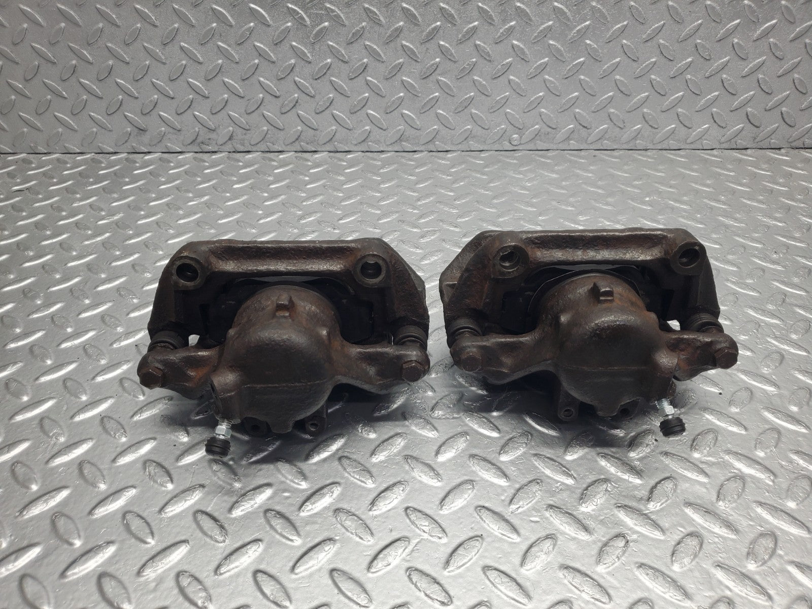 W124 Wagon front brake calipers with brackets used OEM