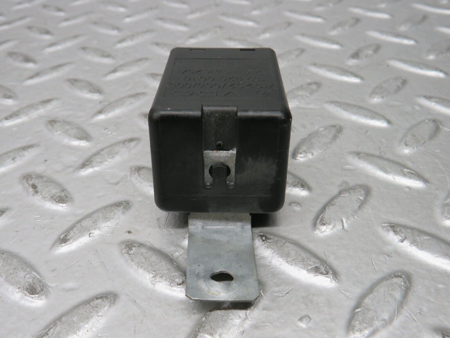 28669 Mercedes-Benz W123 230E Rear Heated Window Relay 1078200010